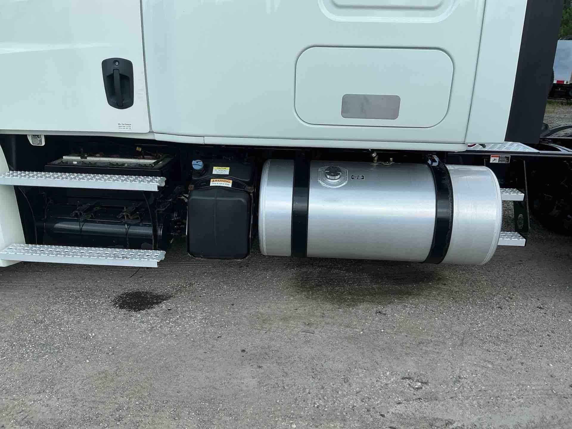 2020 Freightliner CASCADIA 126