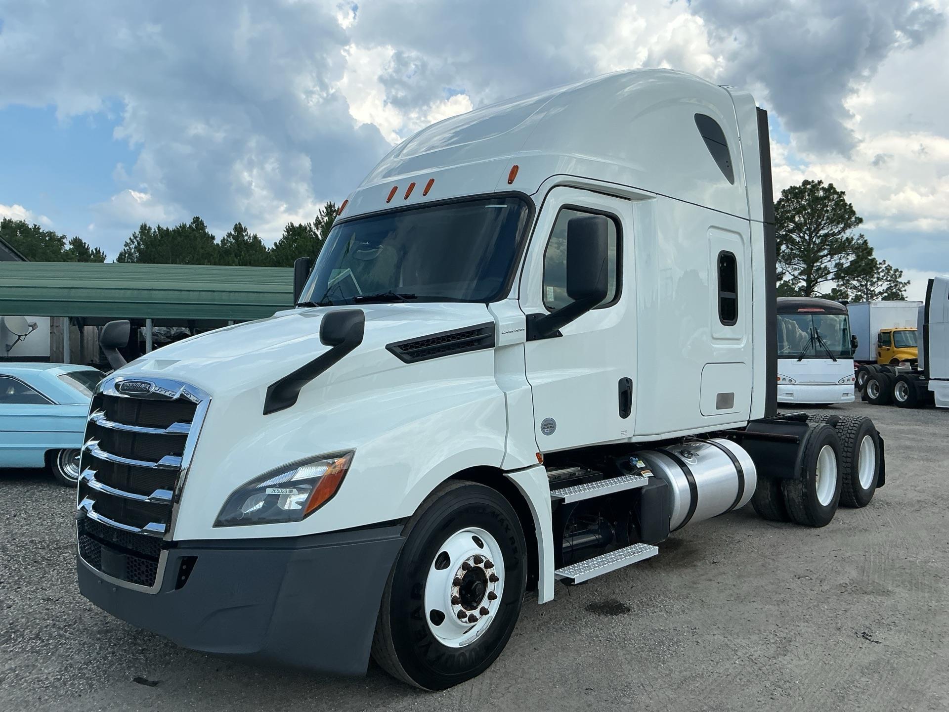 2020 Freightliner CASCADIA 126