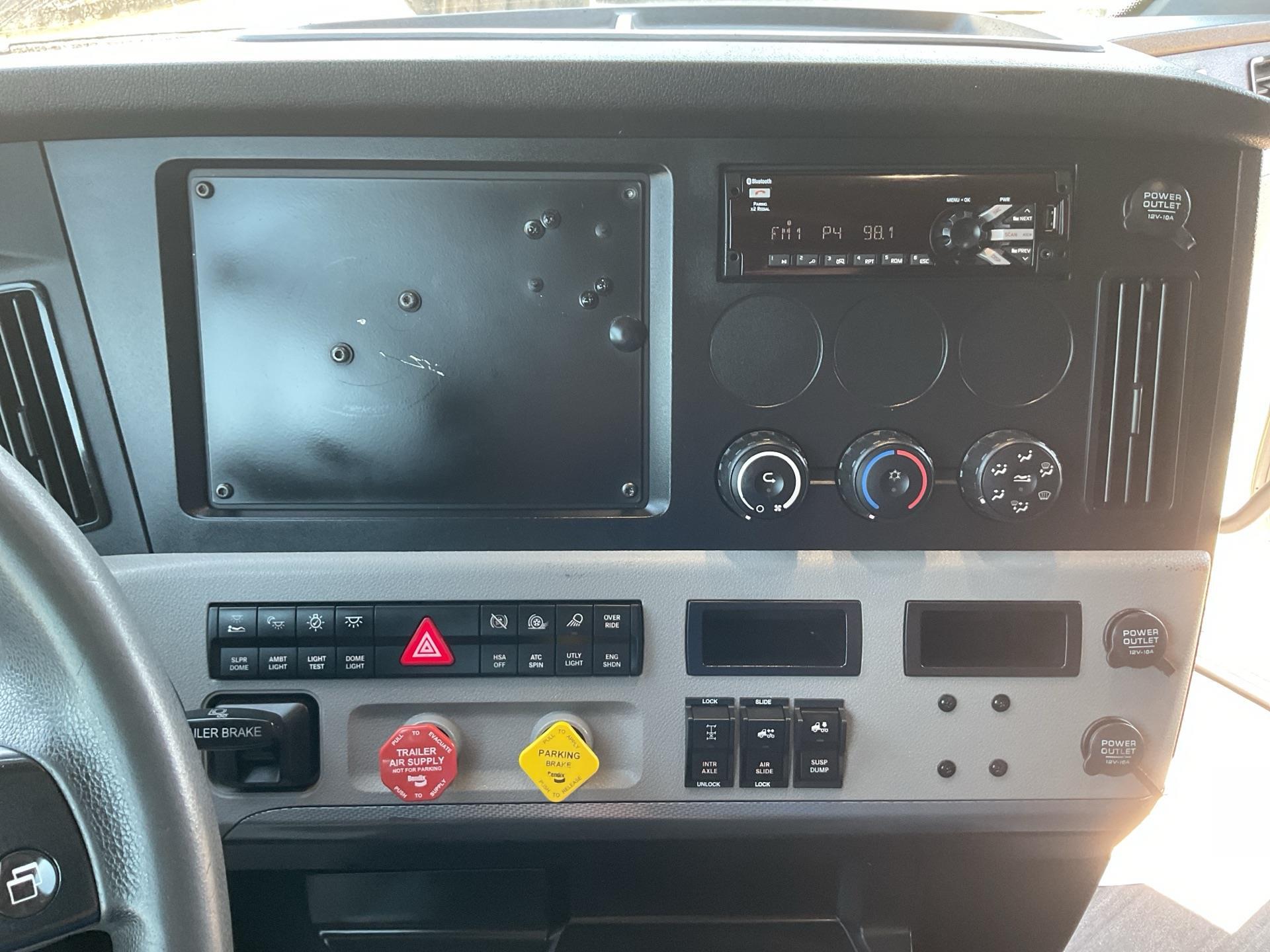 2020 Freightliner CASCADIA 126