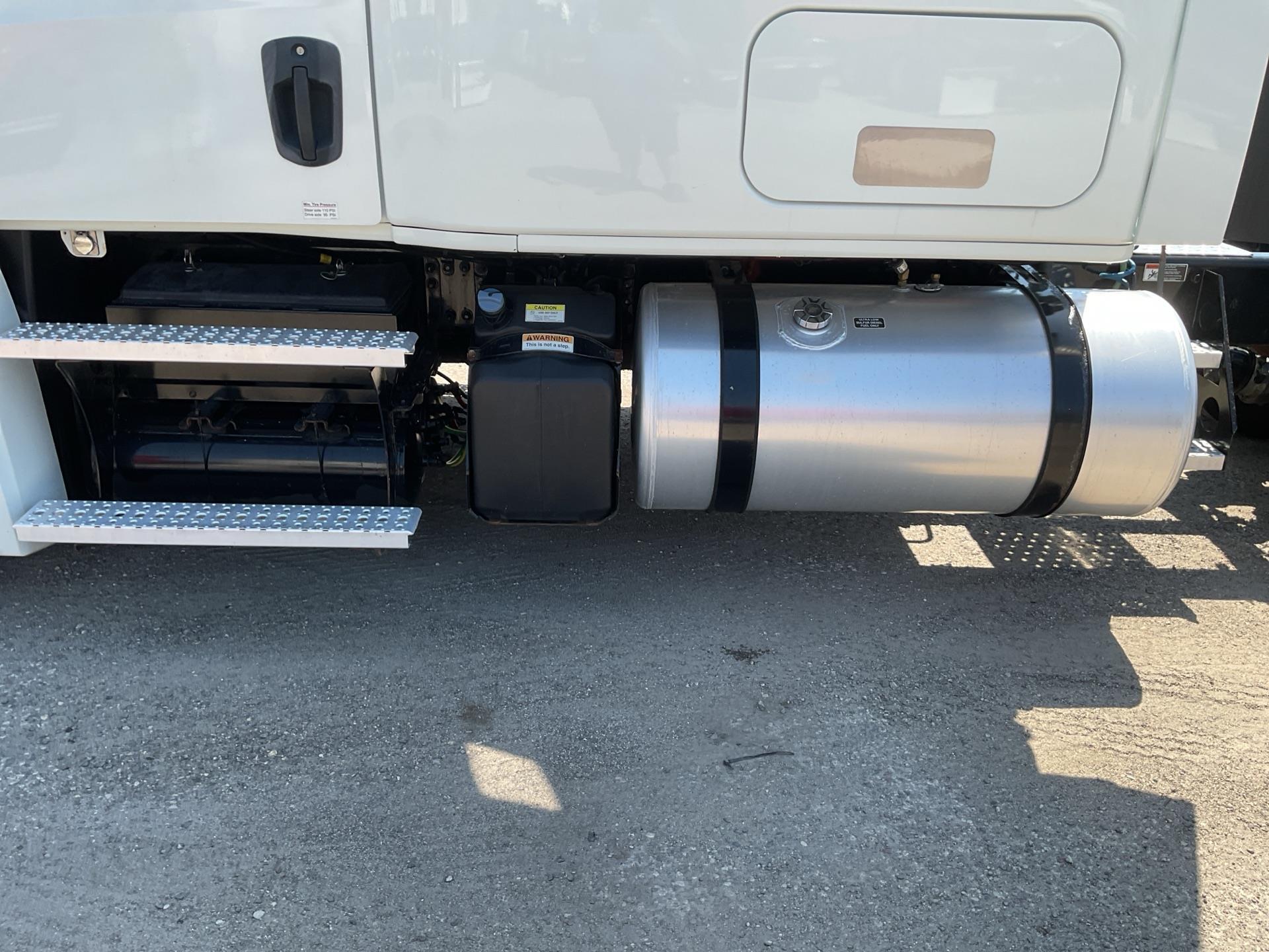 2020 Freightliner CASCADIA 126