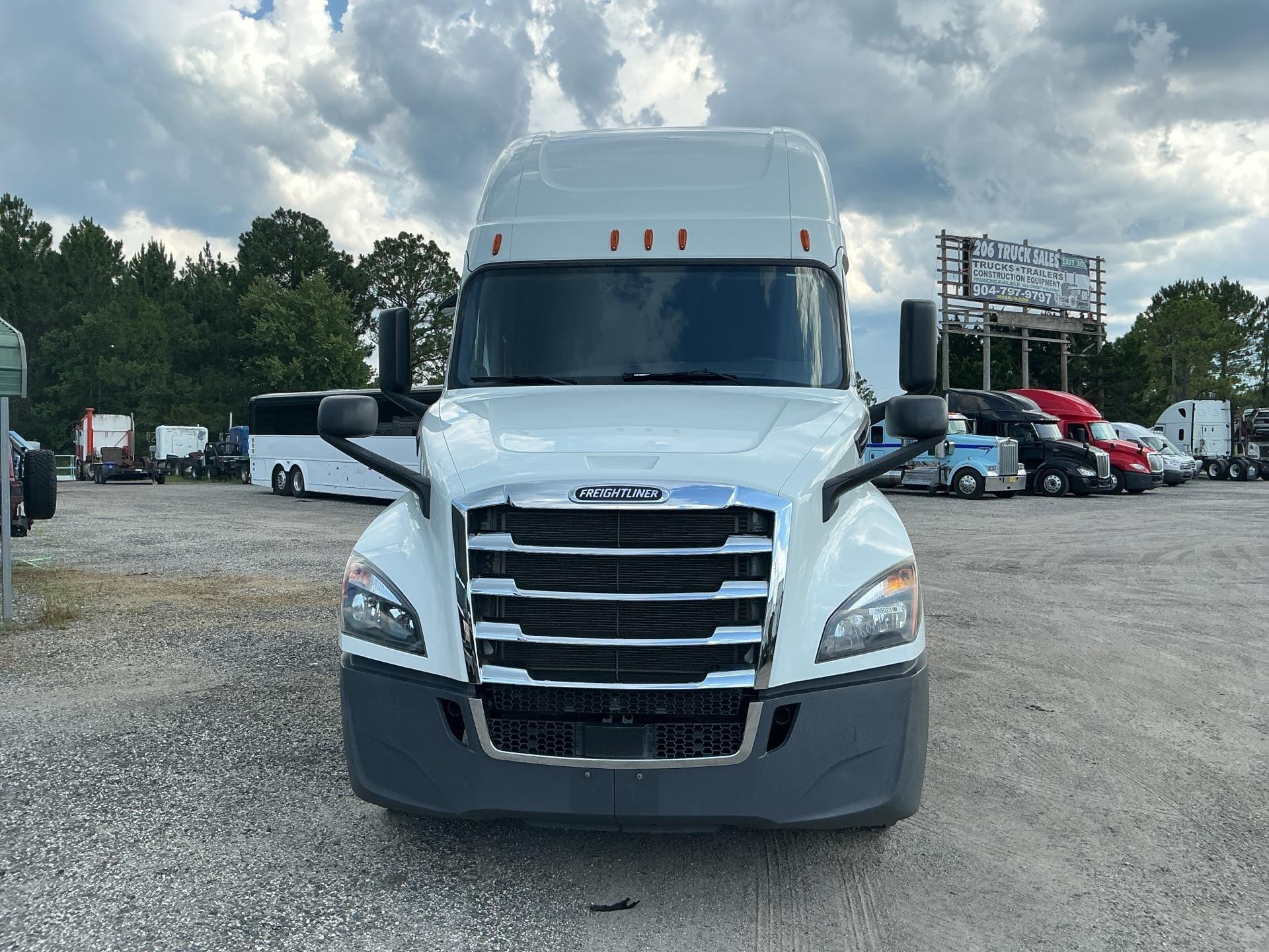 2020 Freightliner CASCADIA 126