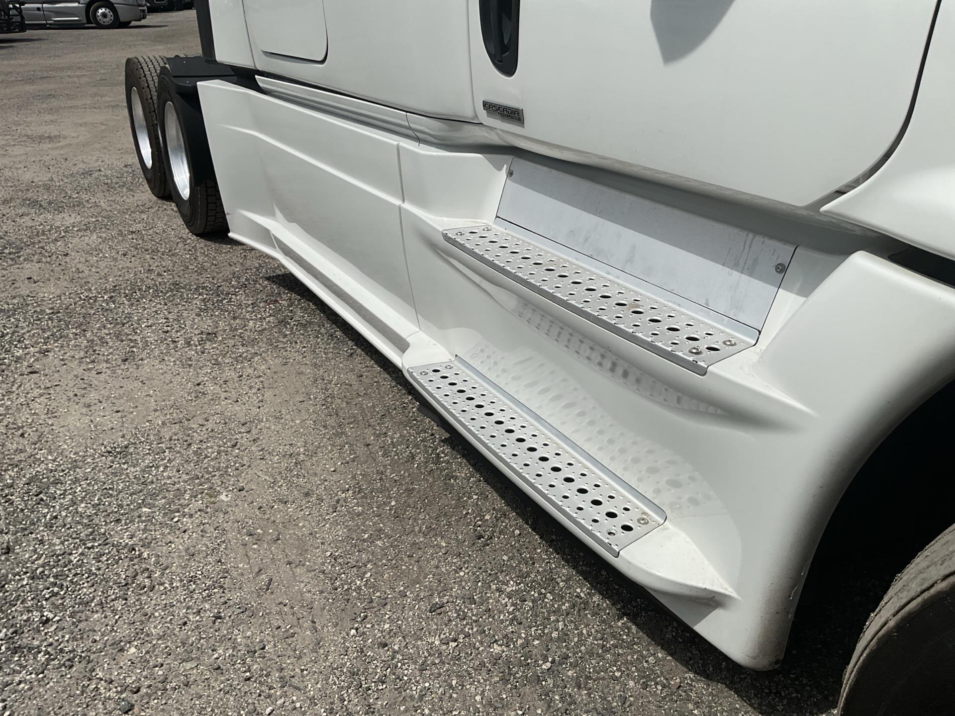 2020 Freightliner Cascadia 125
