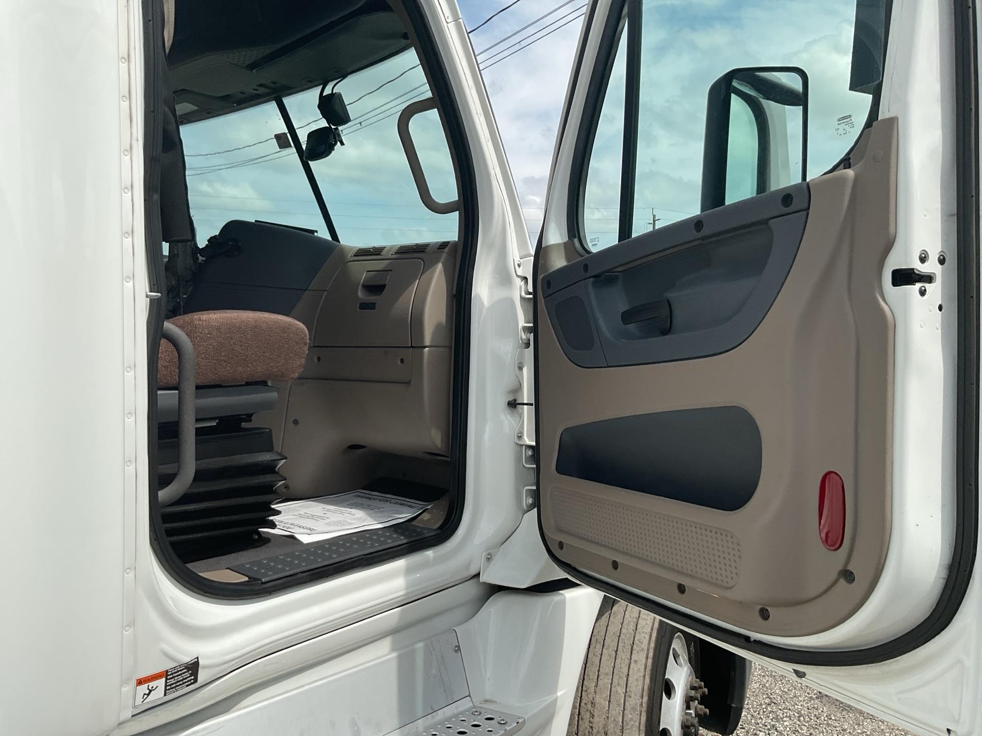 2020 Freightliner Cascadia 125