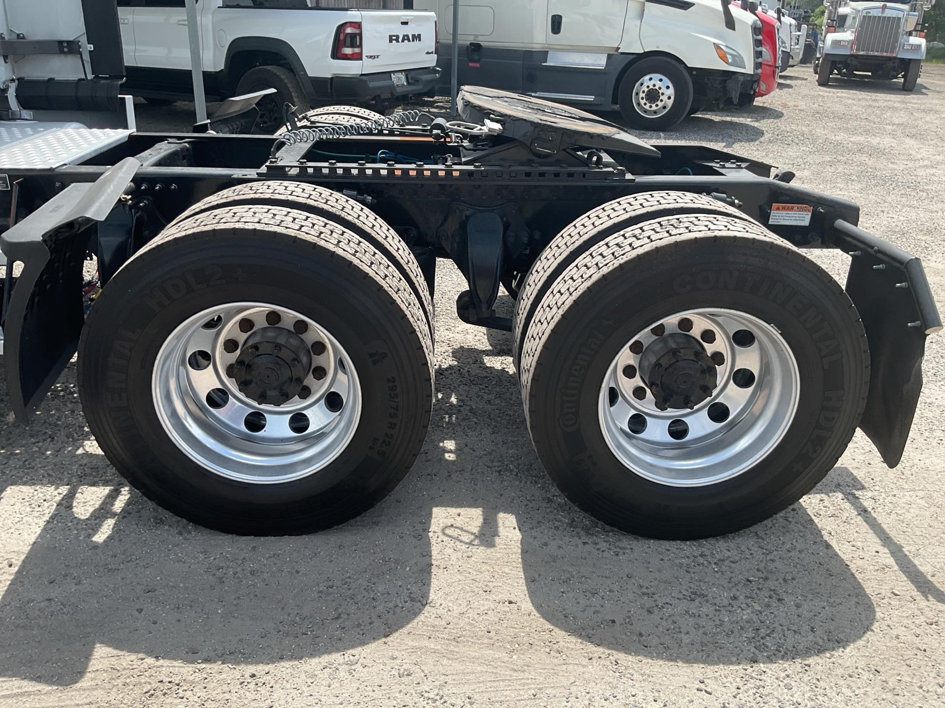 2020 Freightliner Cascadia 125