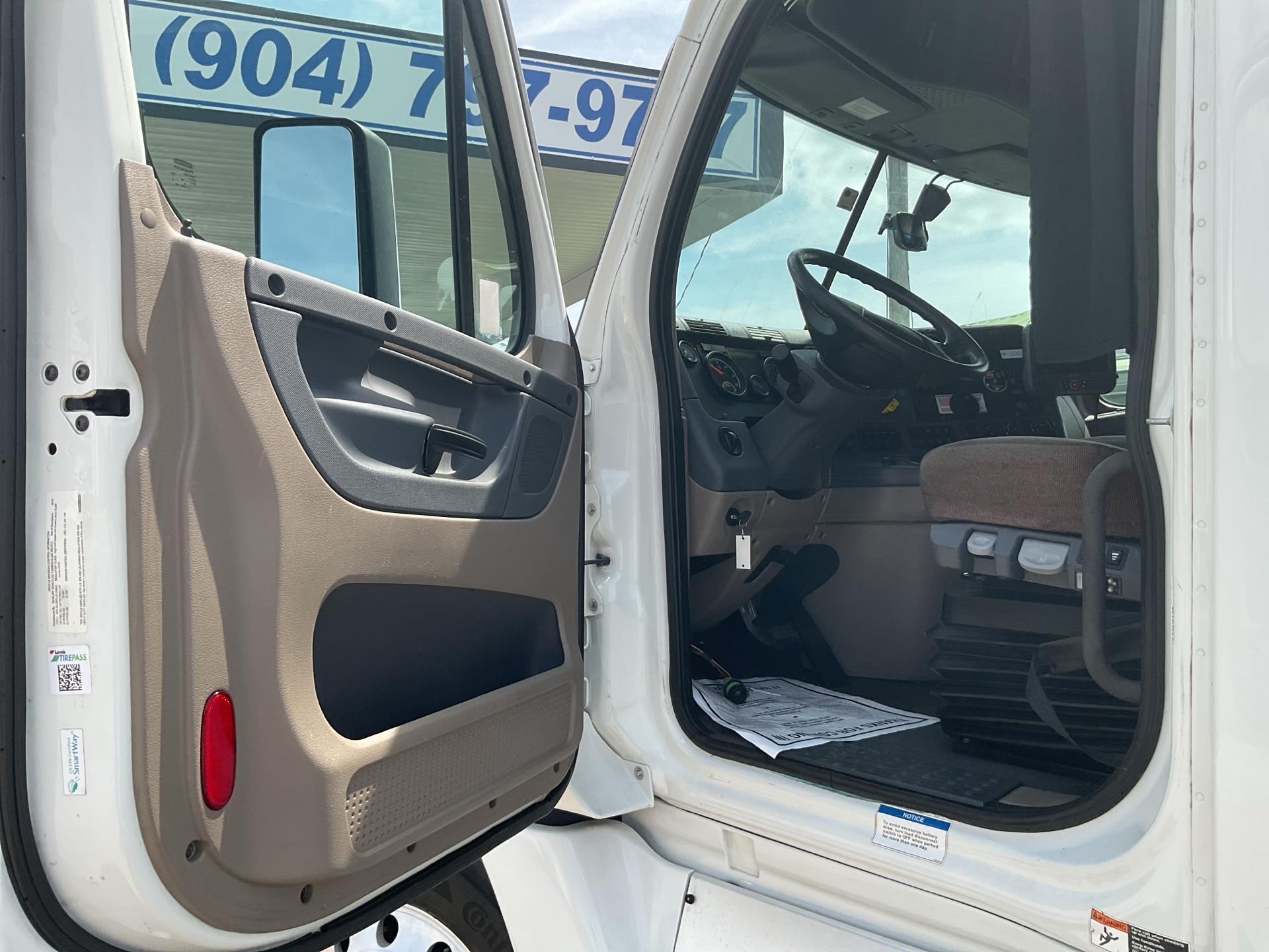 2020 Freightliner Cascadia 125
