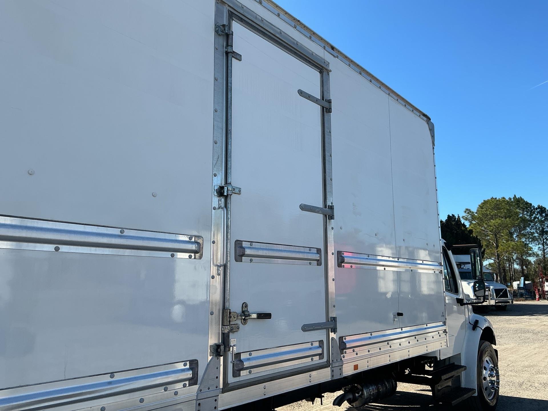 2020 Freightliner Business Class M2 106