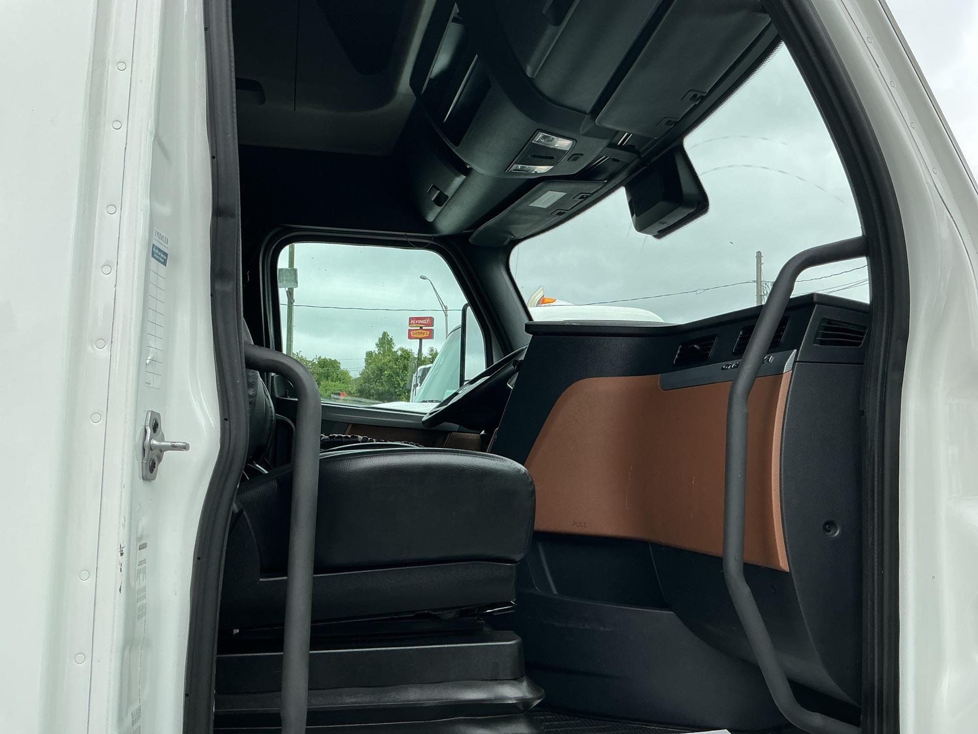 2022 Freightliner Cascadia 126