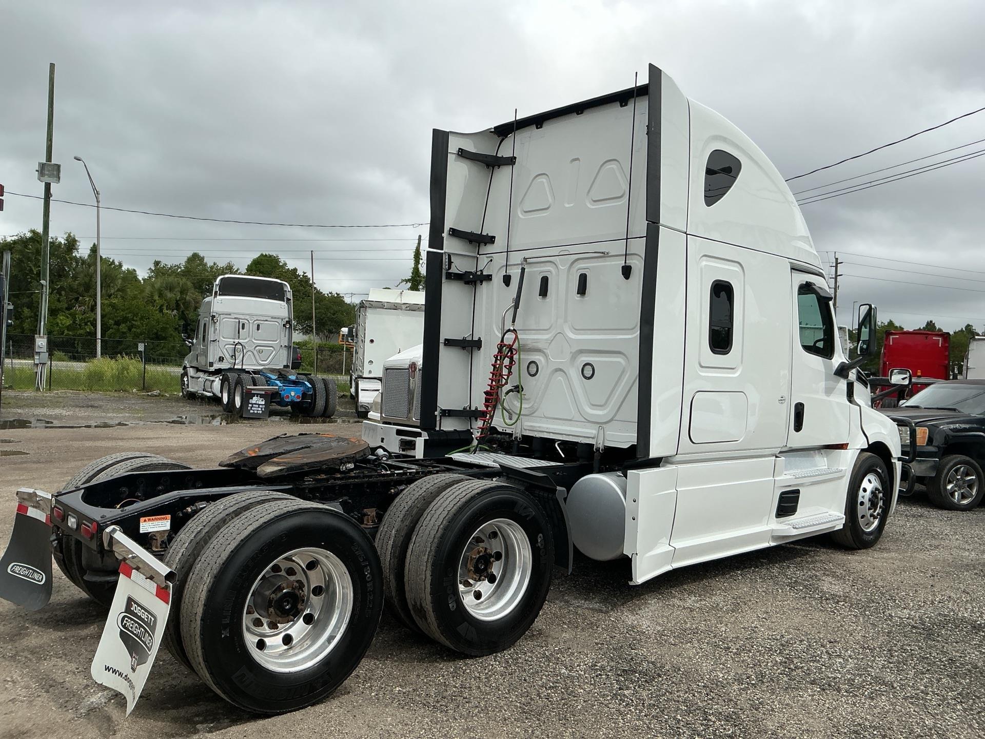 2022 Freightliner Cascadia 126
