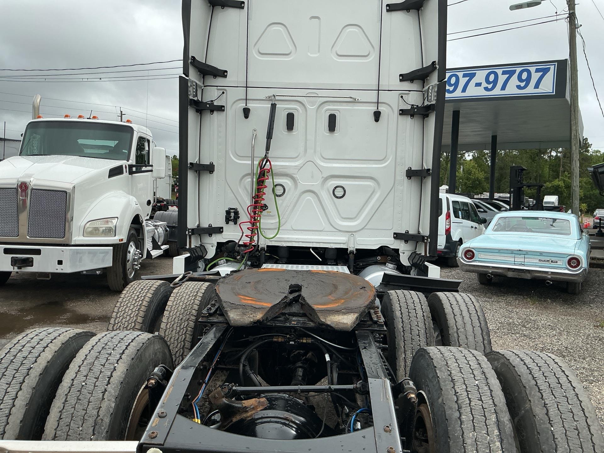 2022 Freightliner Cascadia 126