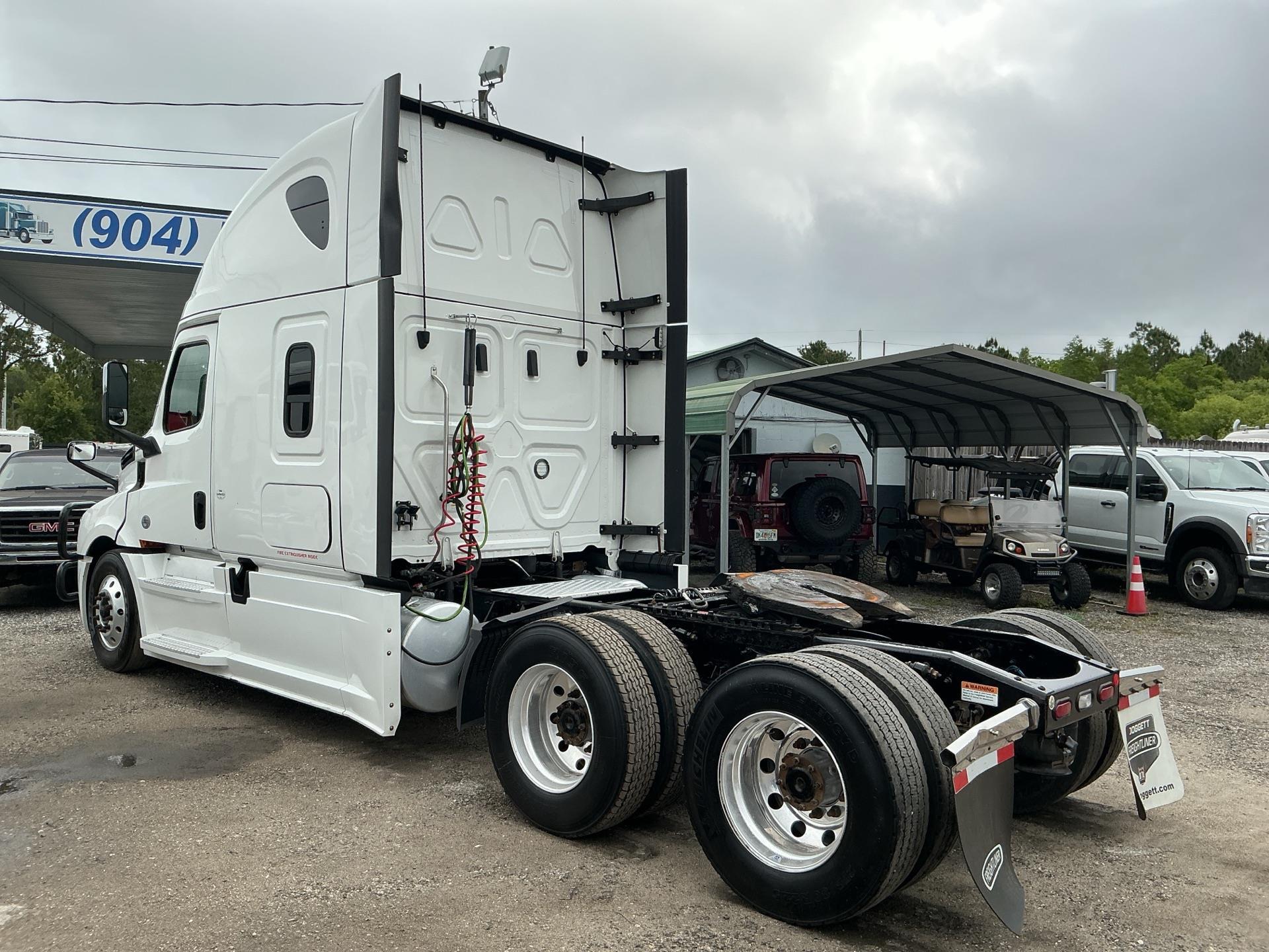 2022 Freightliner Cascadia 126