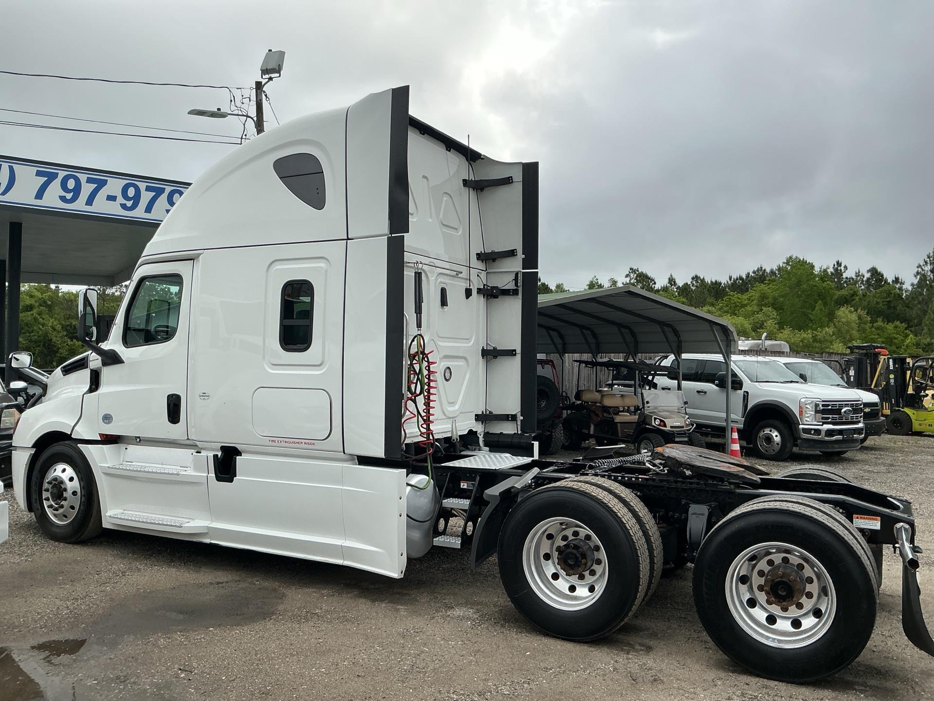 2022 Freightliner Cascadia 126