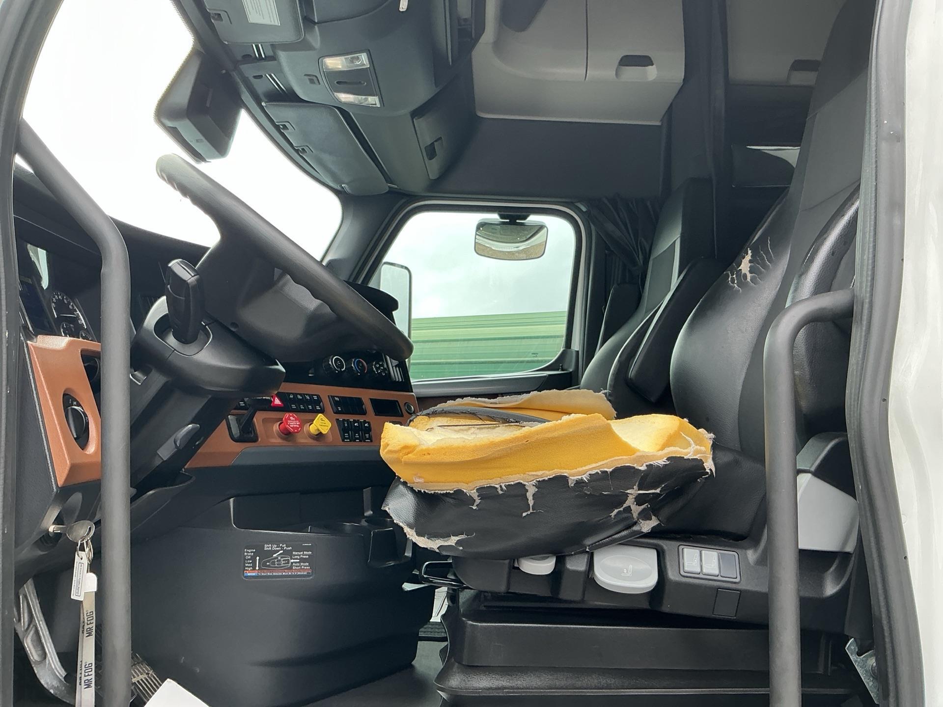 2022 Freightliner Cascadia 126