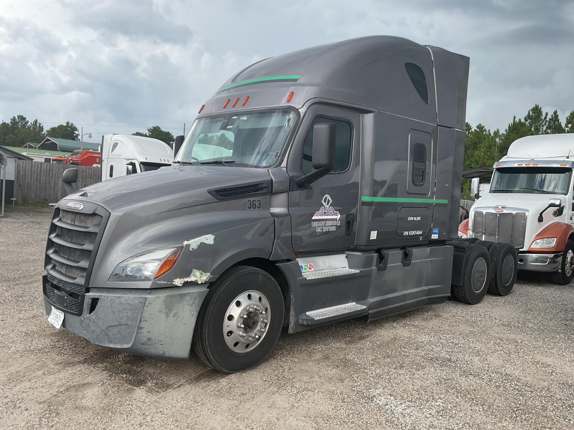 Photo of a 2019 Freightliner CASCADIA 126