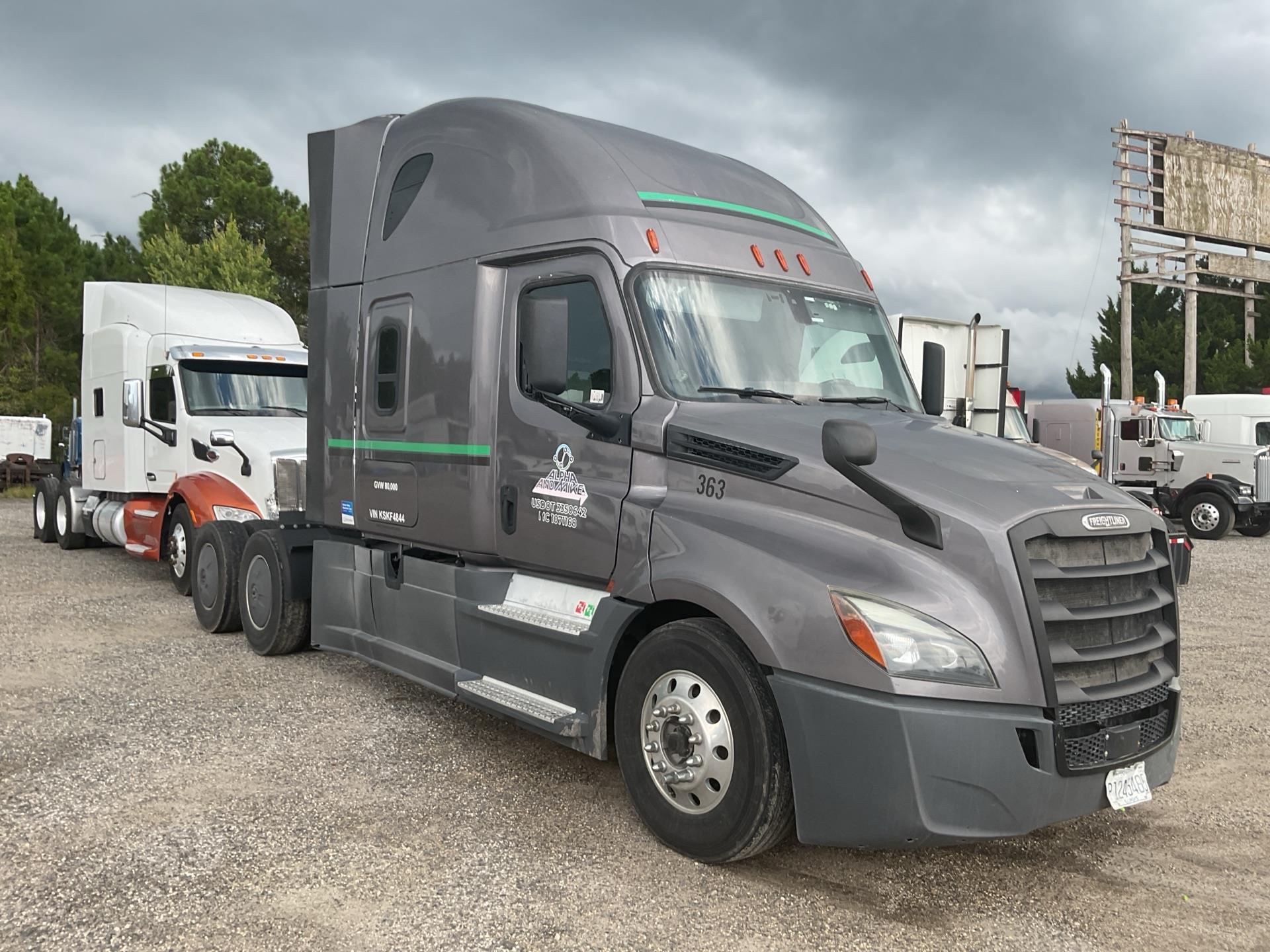 2019 Freightliner Cascadia 126