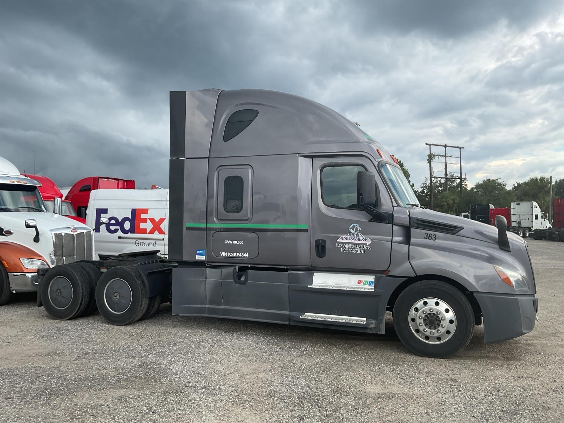 2019 Freightliner Cascadia 126