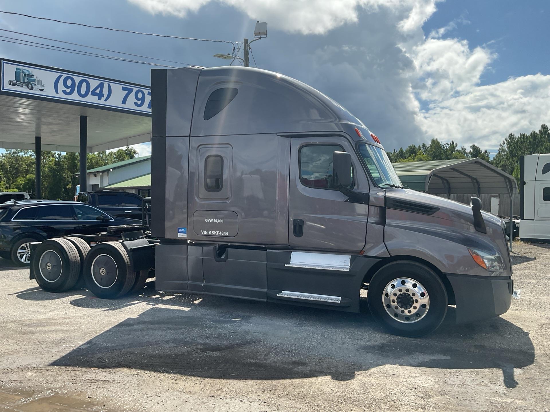 2019 Freightliner Cascadia 126