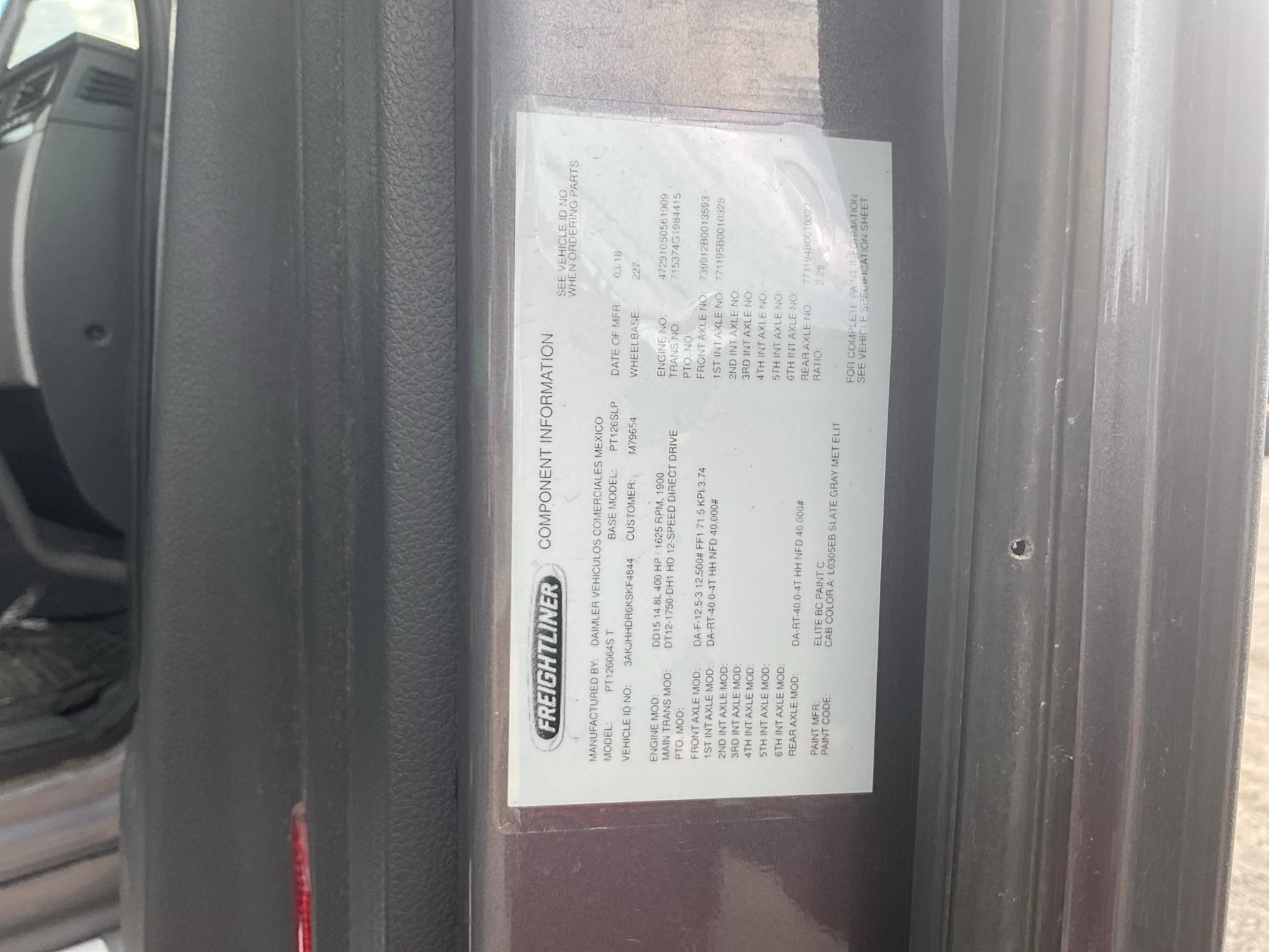 2019 Freightliner Cascadia 126