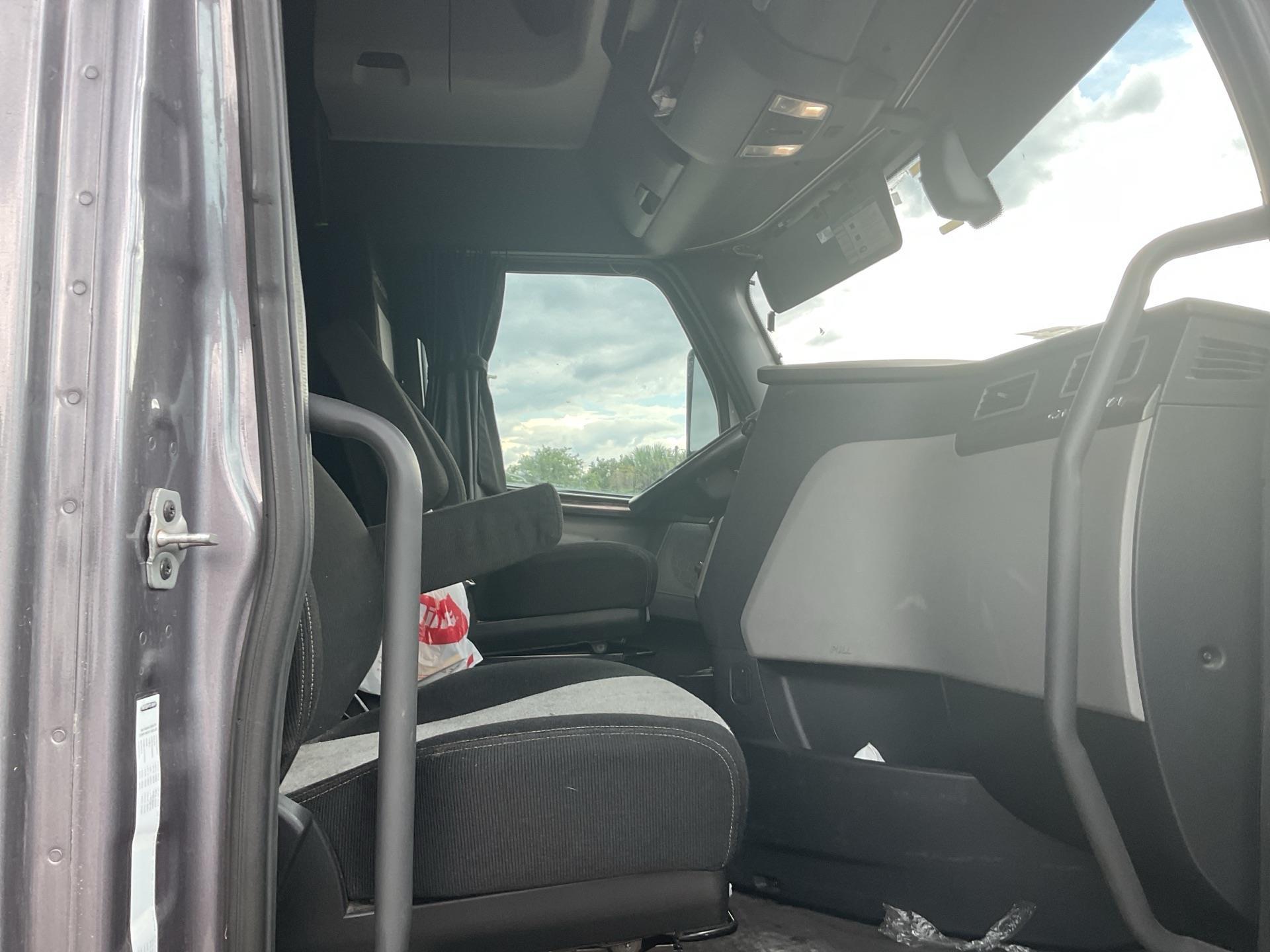 2019 Freightliner Cascadia 126