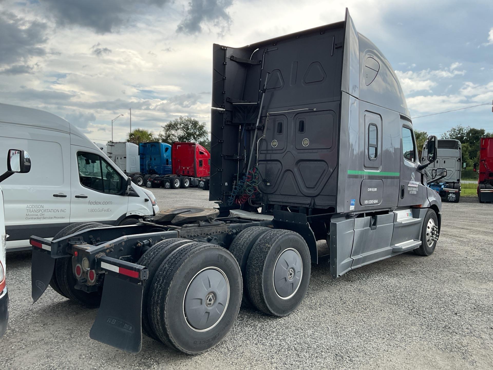 2019 Freightliner Cascadia 126