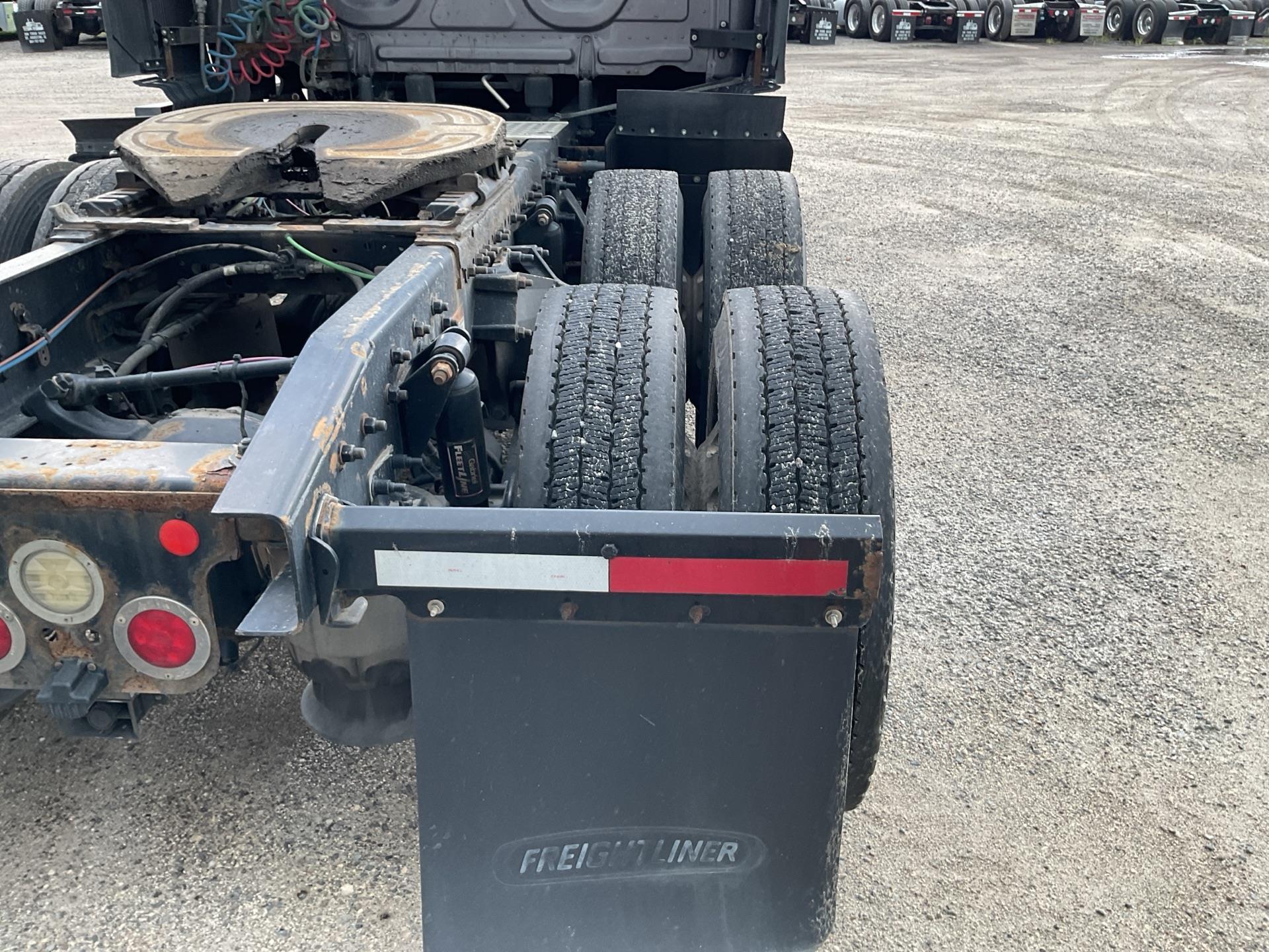 2019 Freightliner Cascadia 126