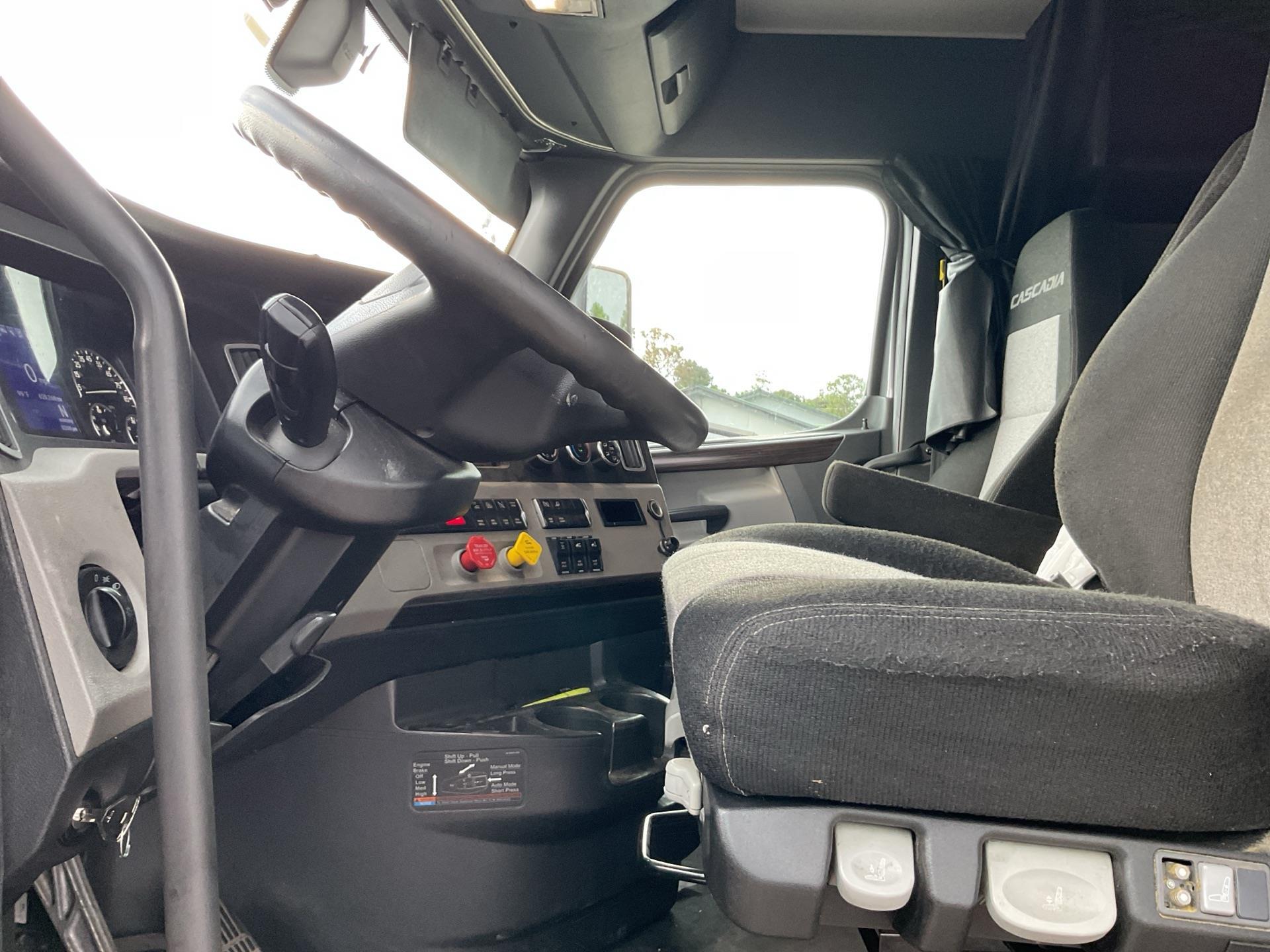 2019 Freightliner Cascadia 126