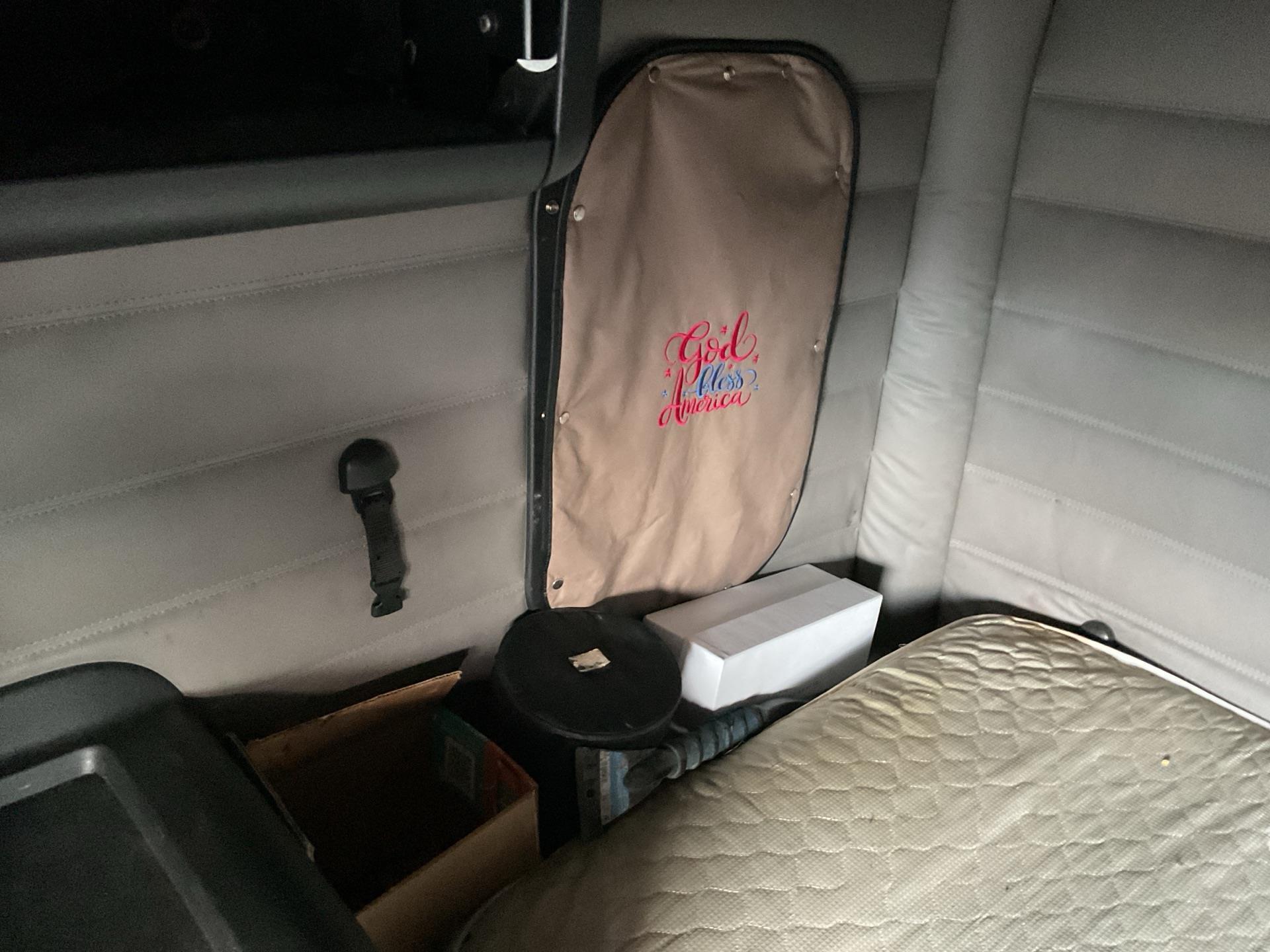 2019 Freightliner Cascadia 126