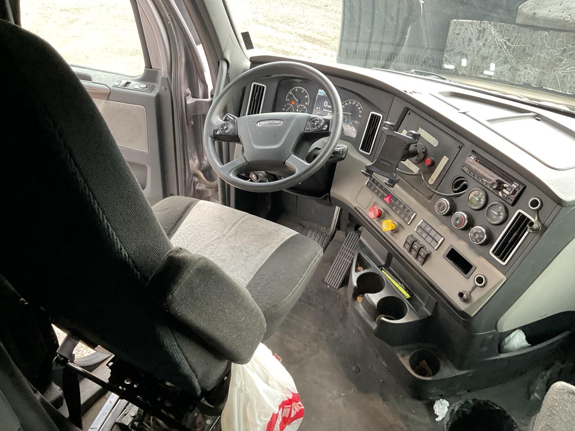 2019 Freightliner Cascadia 126