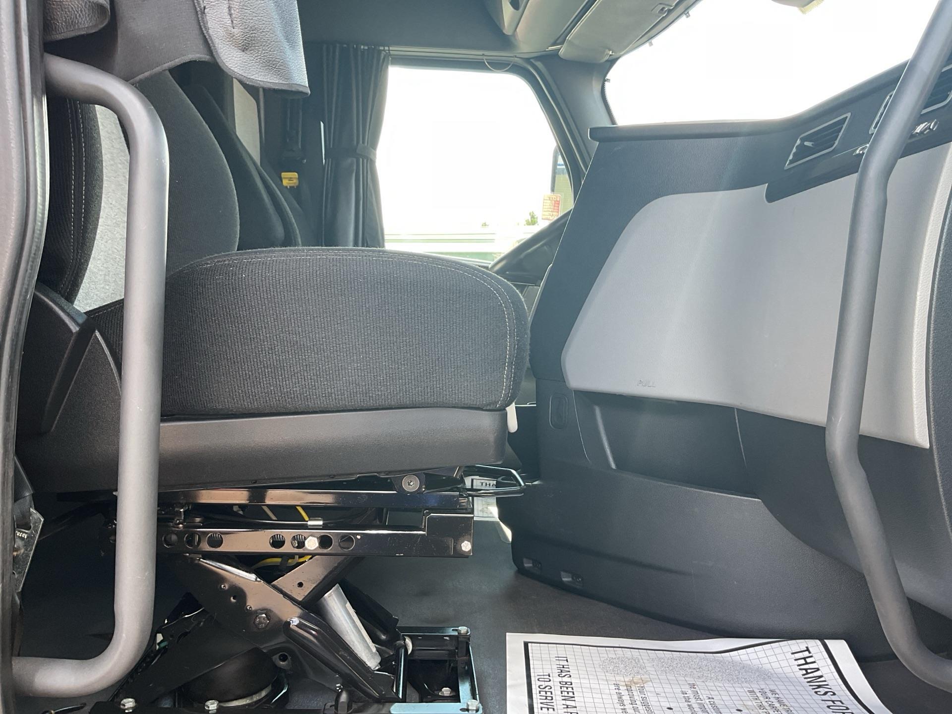 2019 Freightliner Cascadia 126