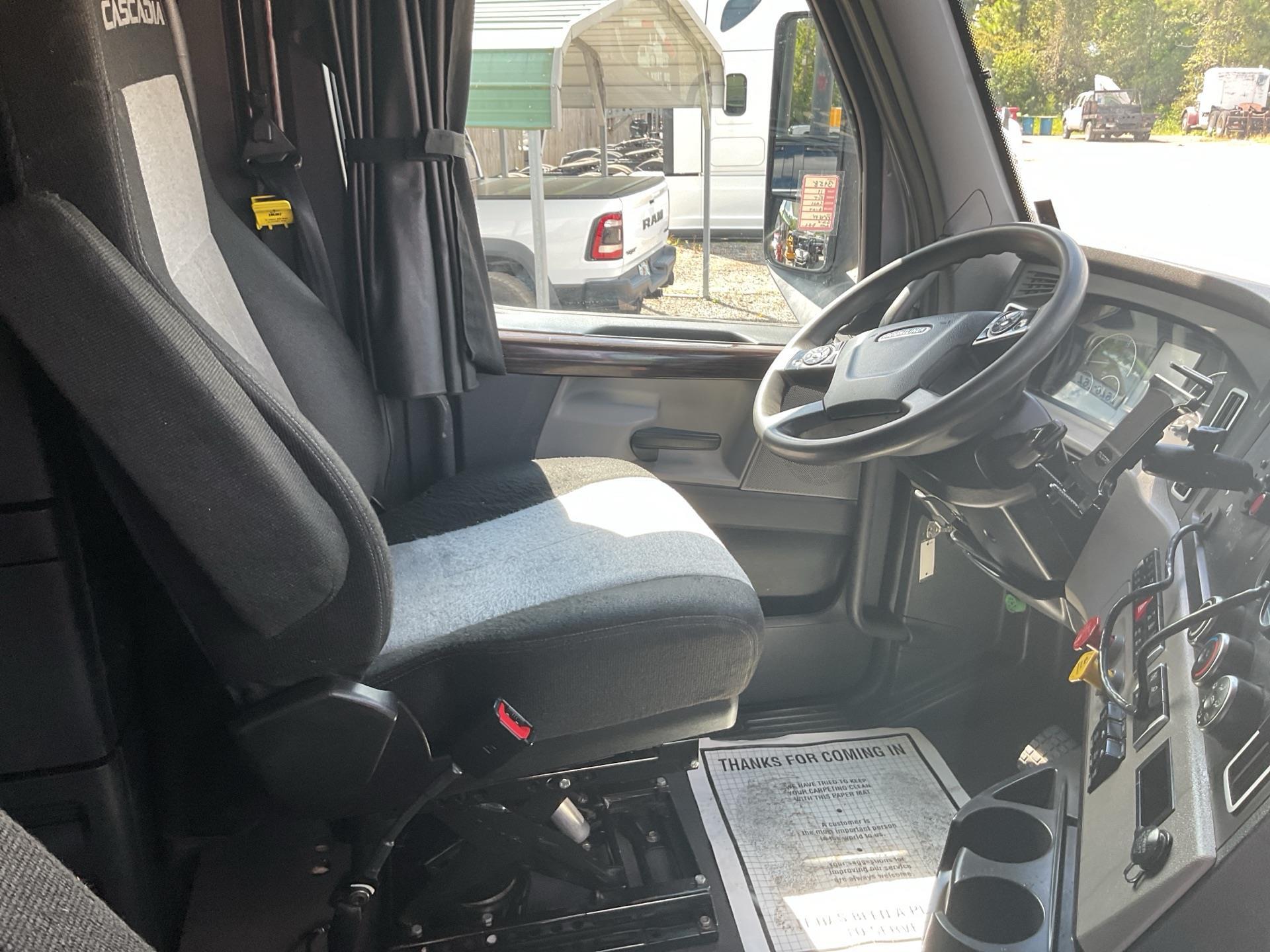 2019 Freightliner Cascadia 126