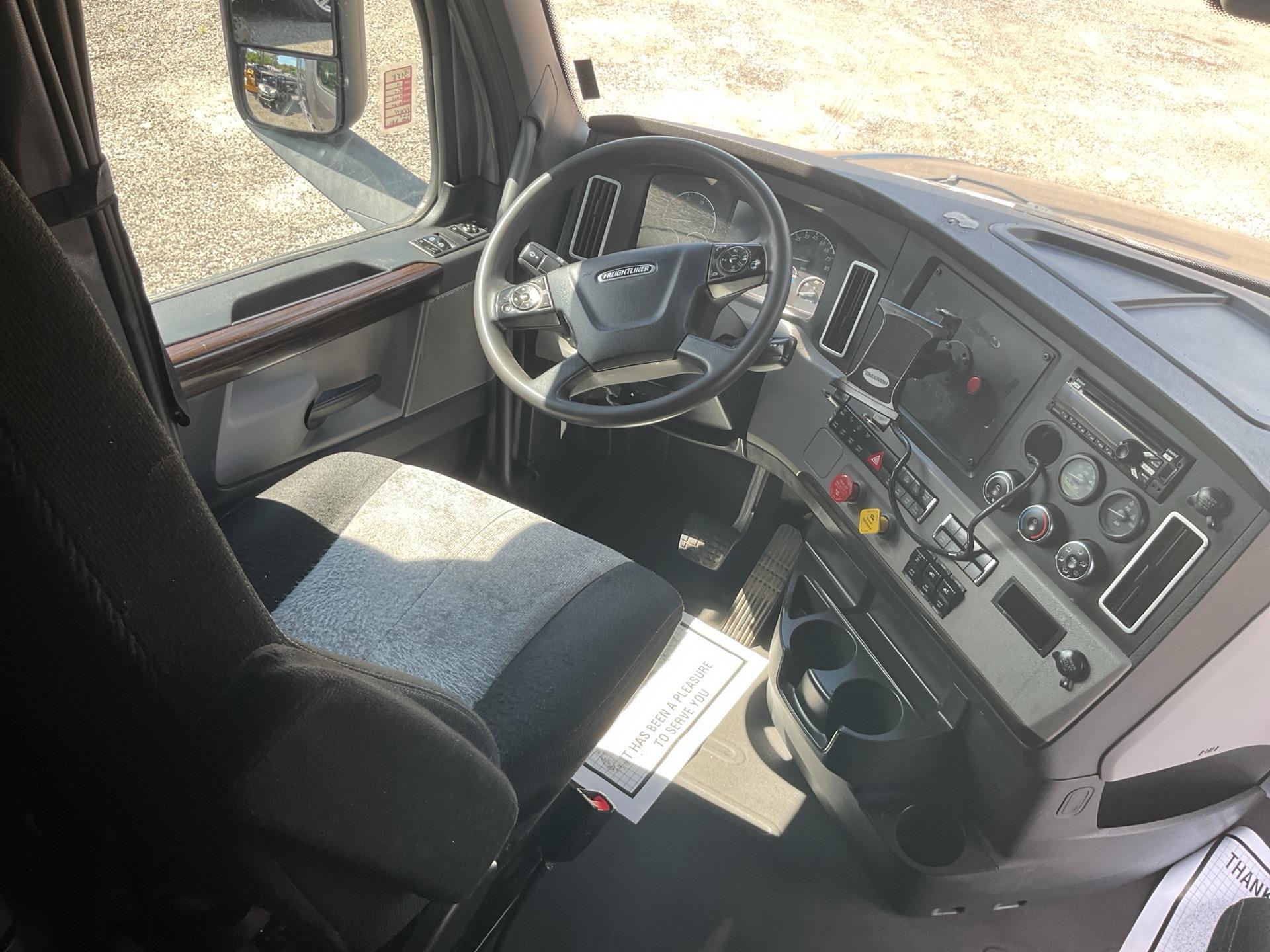 2019 Freightliner Cascadia 126