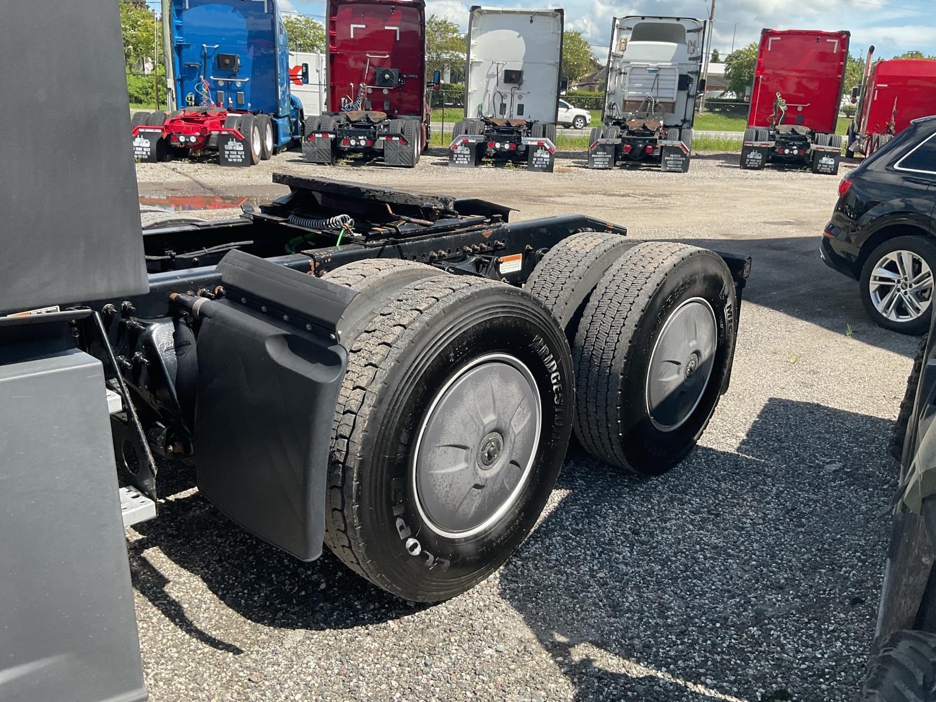 2019 Freightliner Cascadia 126