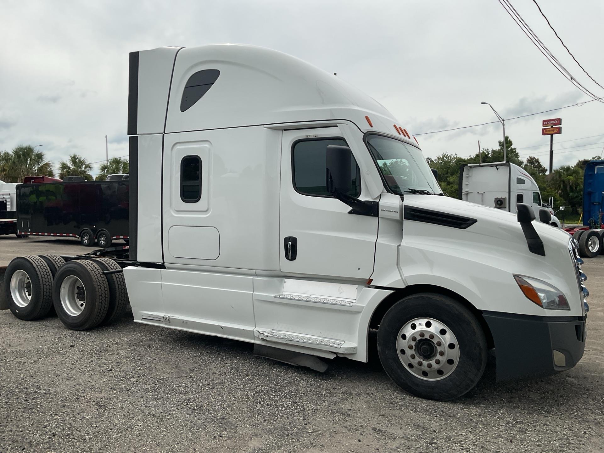 2021 Freightliner Cascadia 126