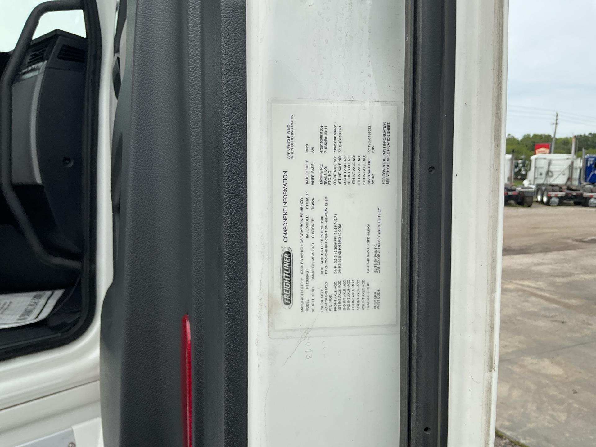 2021 Freightliner Cascadia 126