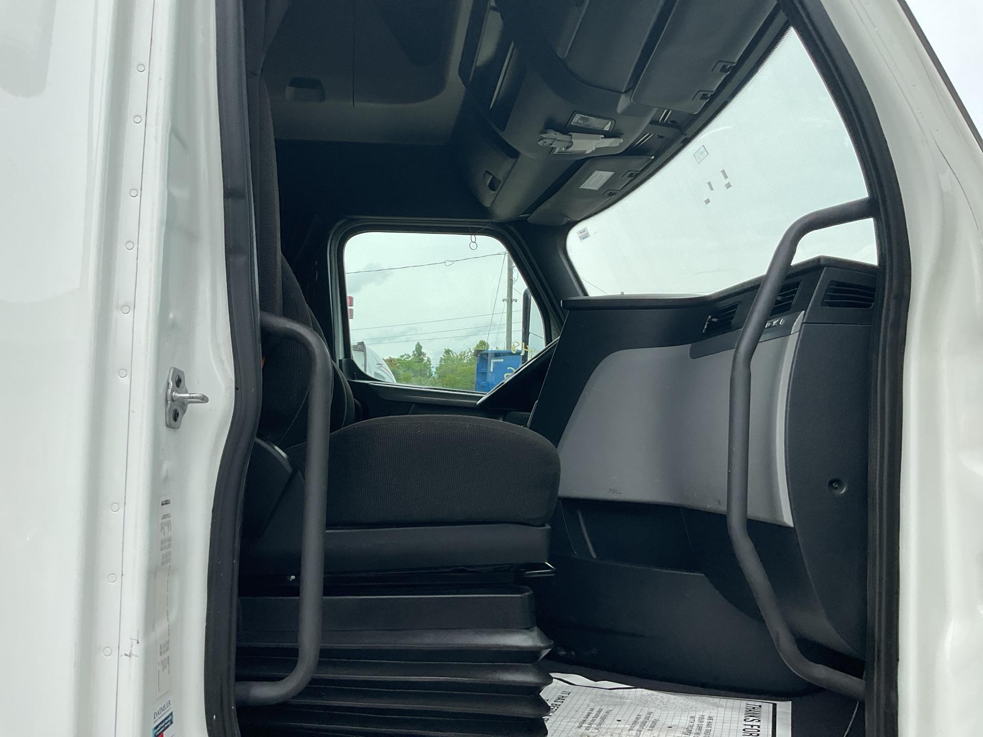 2021 Freightliner Cascadia 126