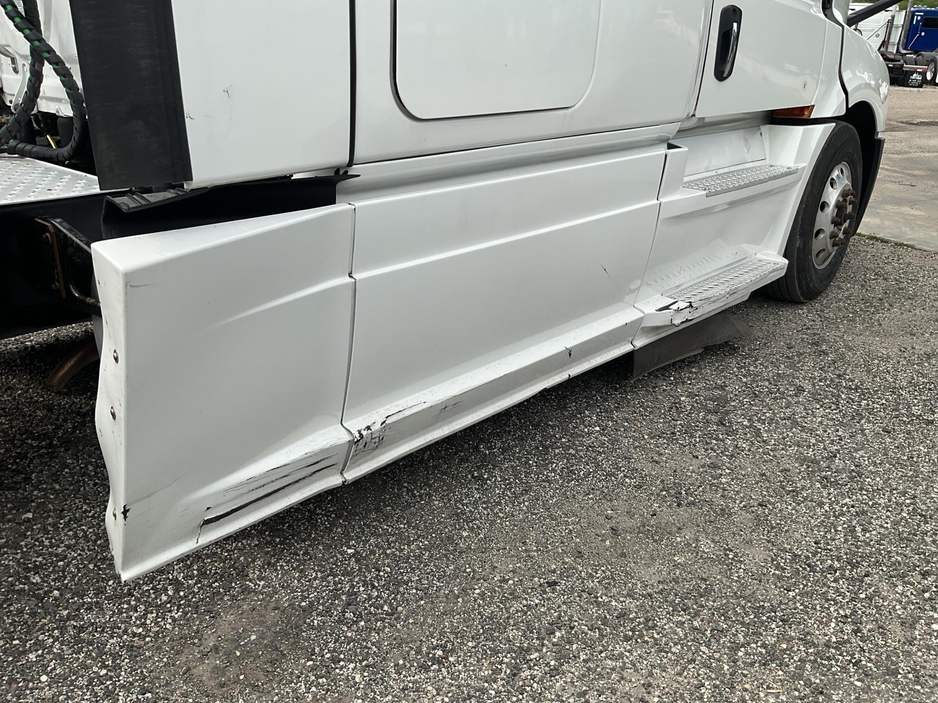 2021 Freightliner Cascadia 126