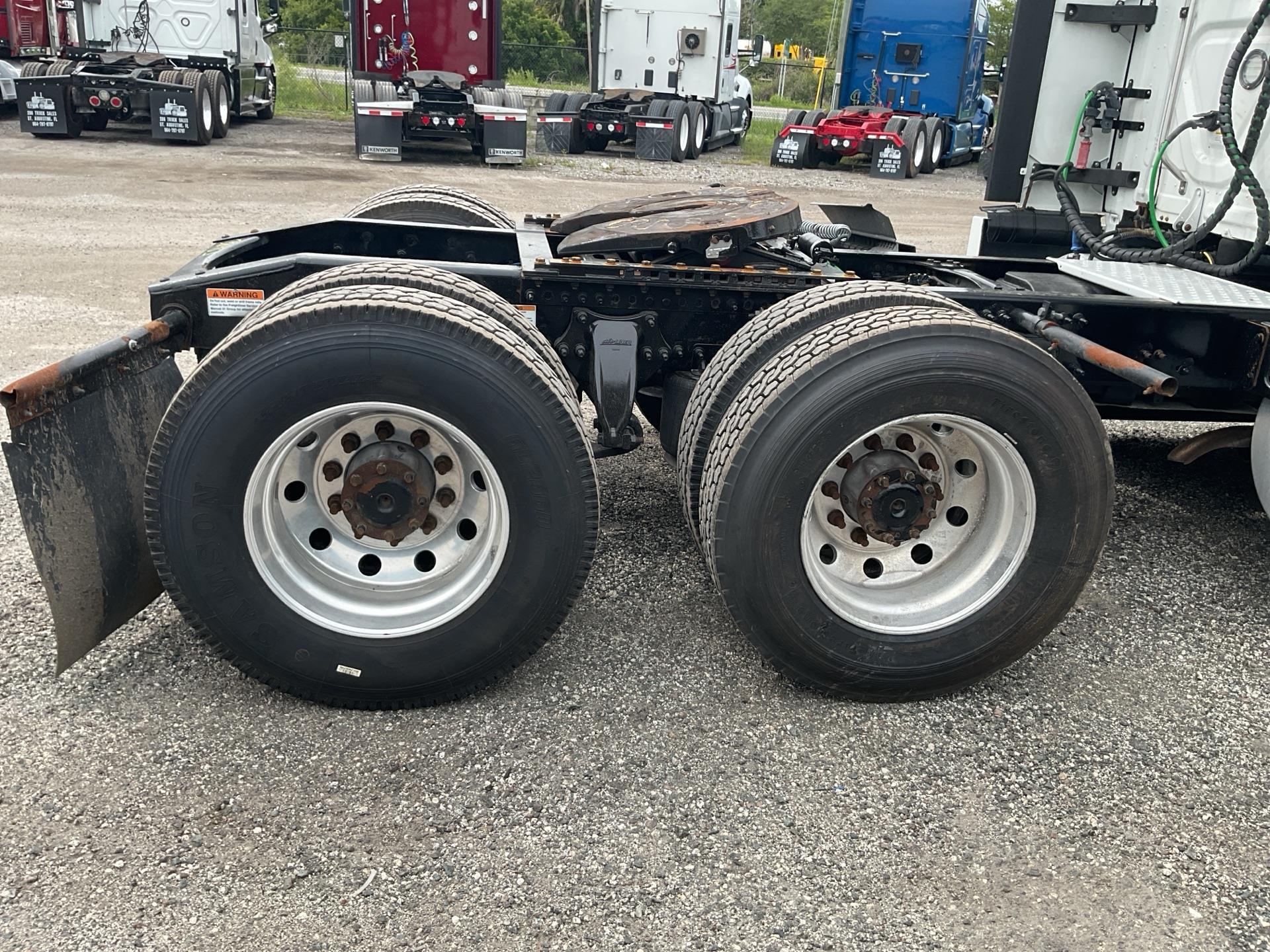 2021 Freightliner Cascadia 126
