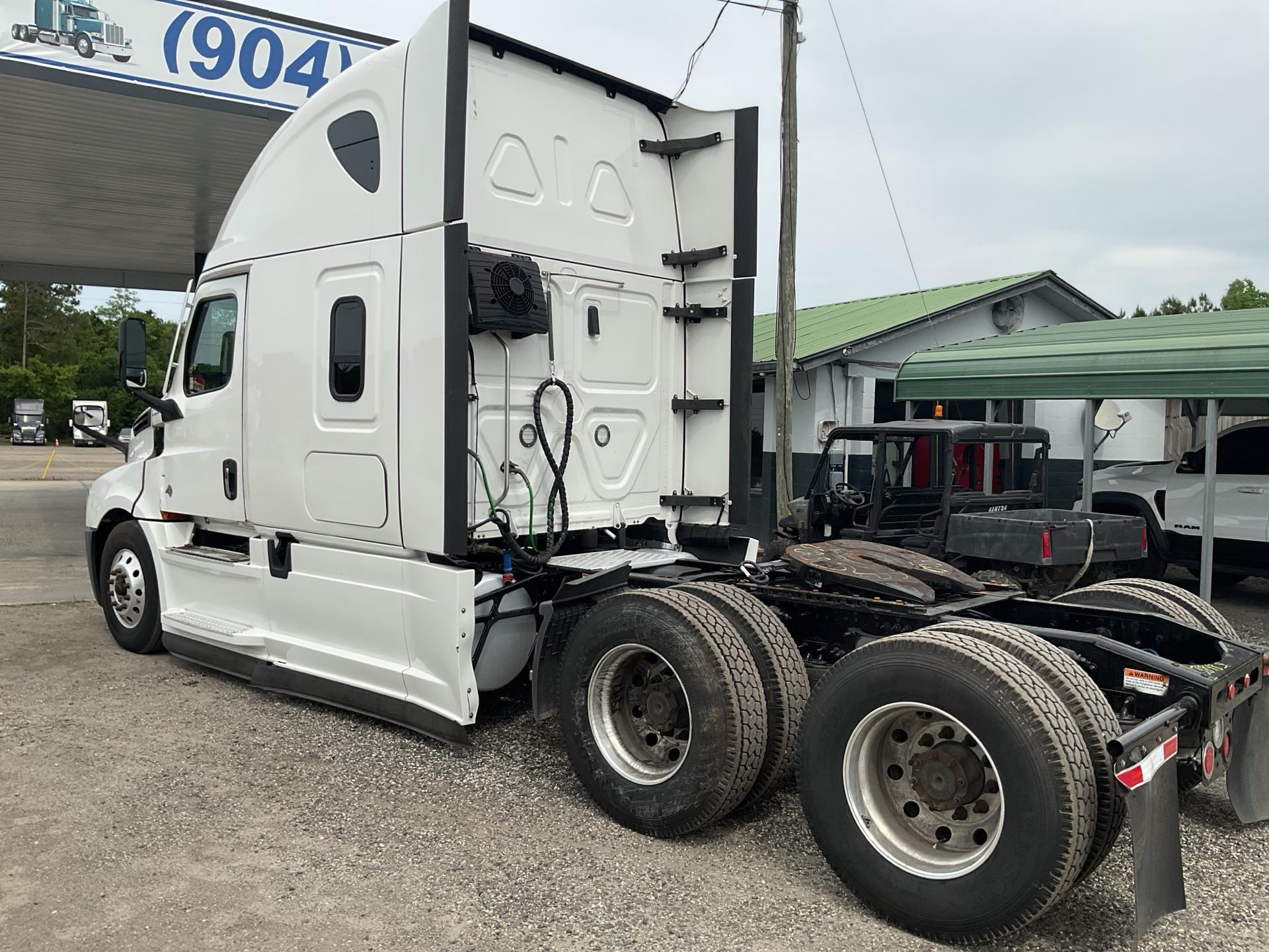 2021 Freightliner Cascadia 126