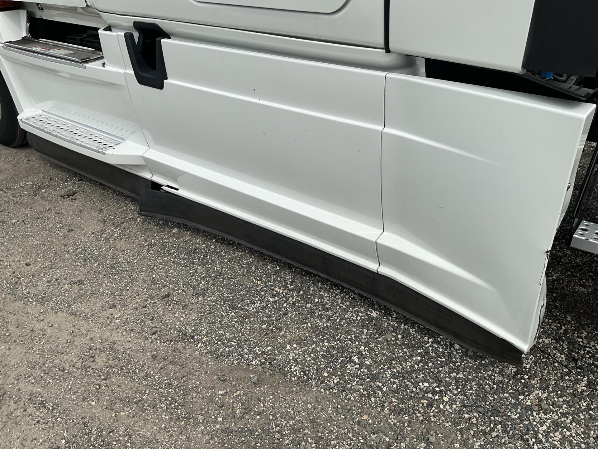 2021 Freightliner Cascadia 126
