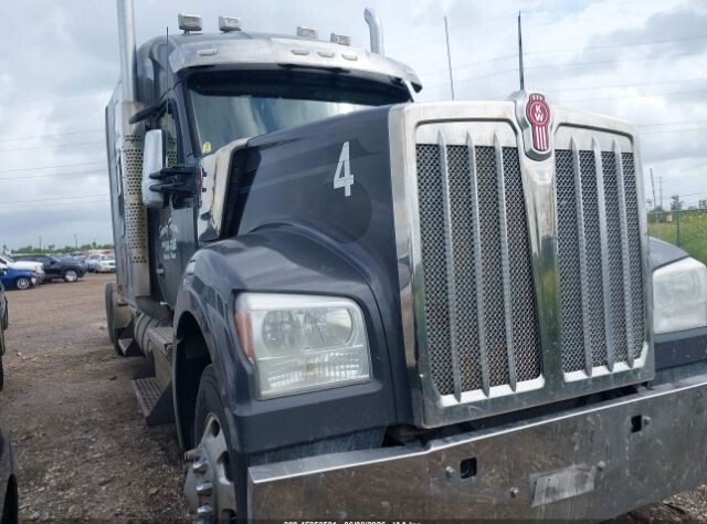 2020 Kenworth W990
