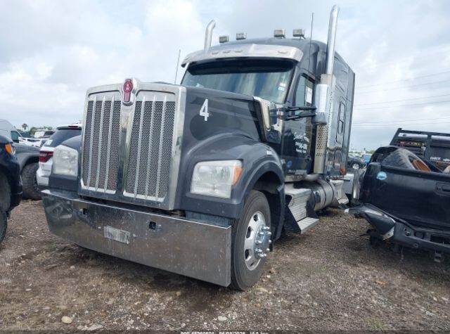 2020 Kenworth W990