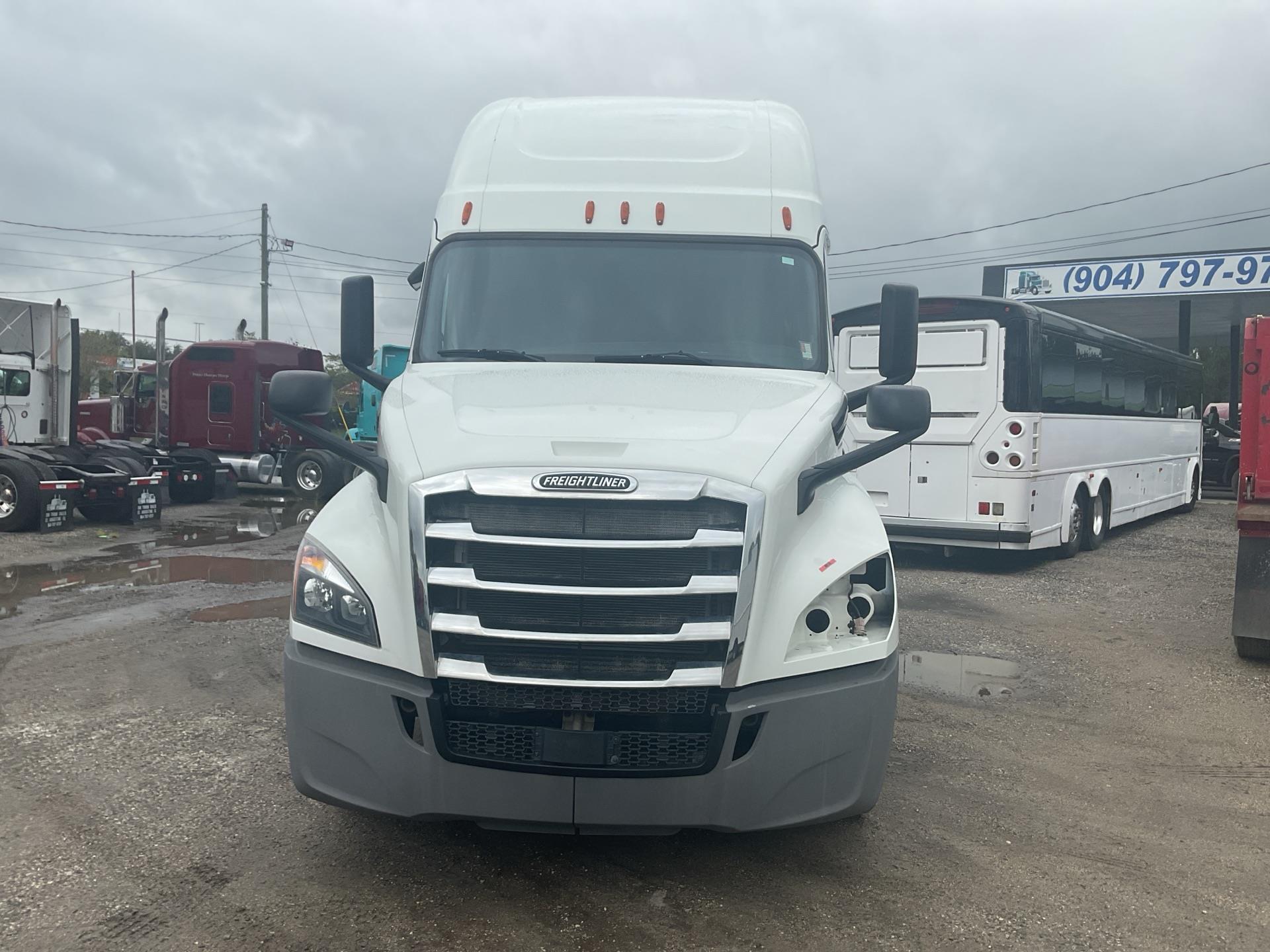 2019 Freightliner Cascadia 126