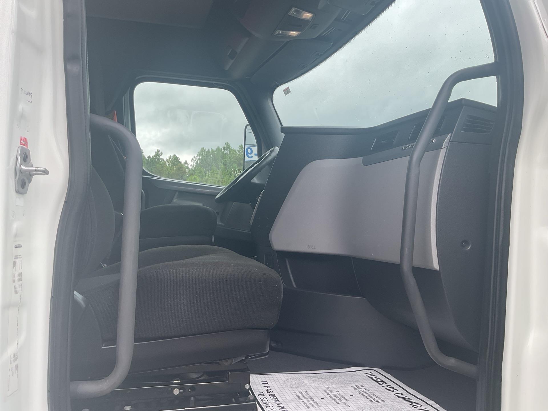 2019 Freightliner Cascadia 126