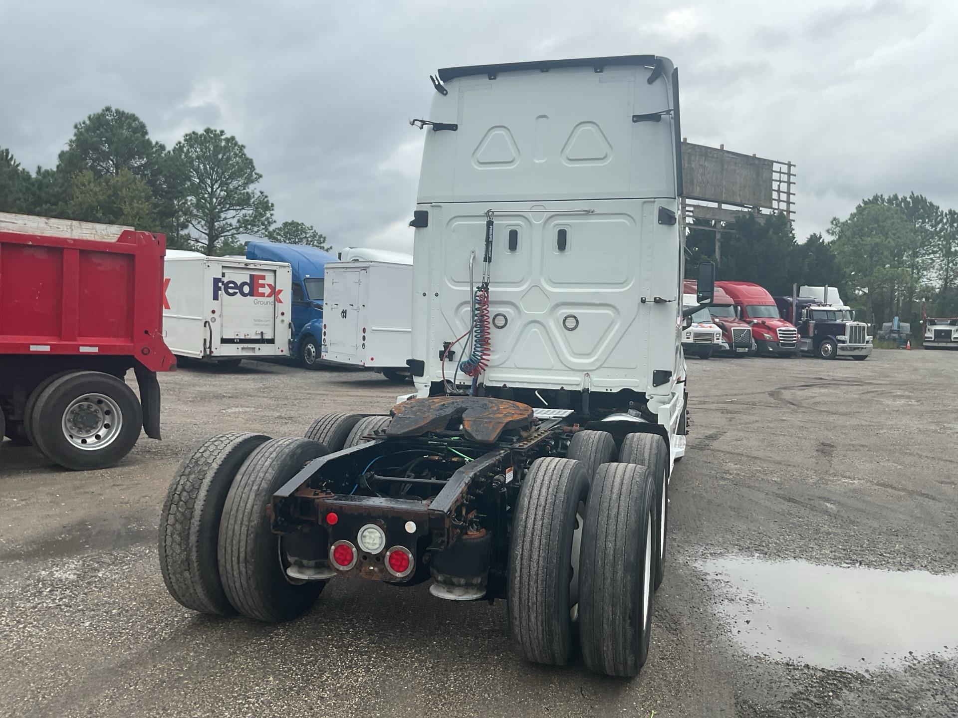 2019 Freightliner Cascadia 126