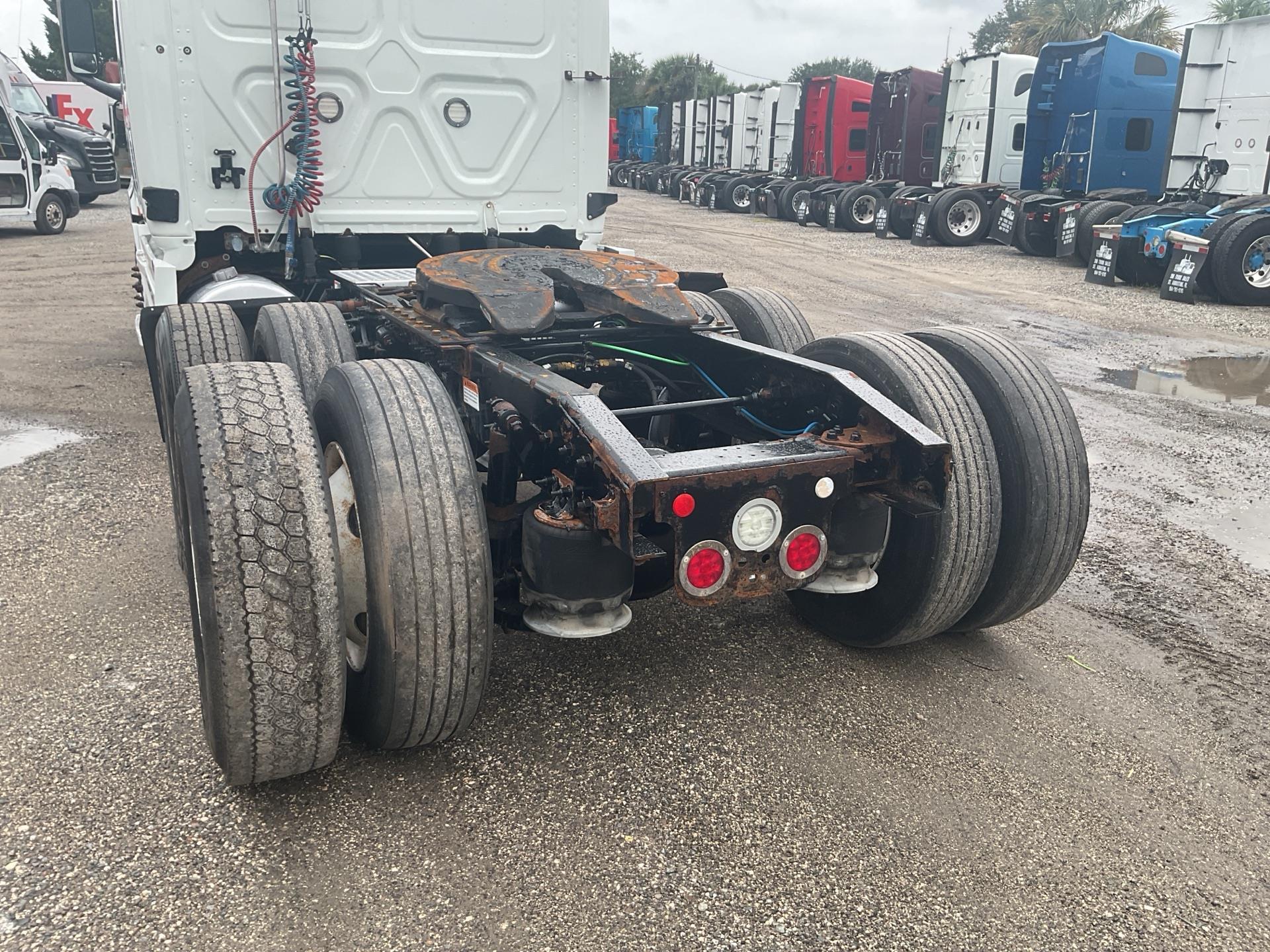 2019 Freightliner Cascadia 126