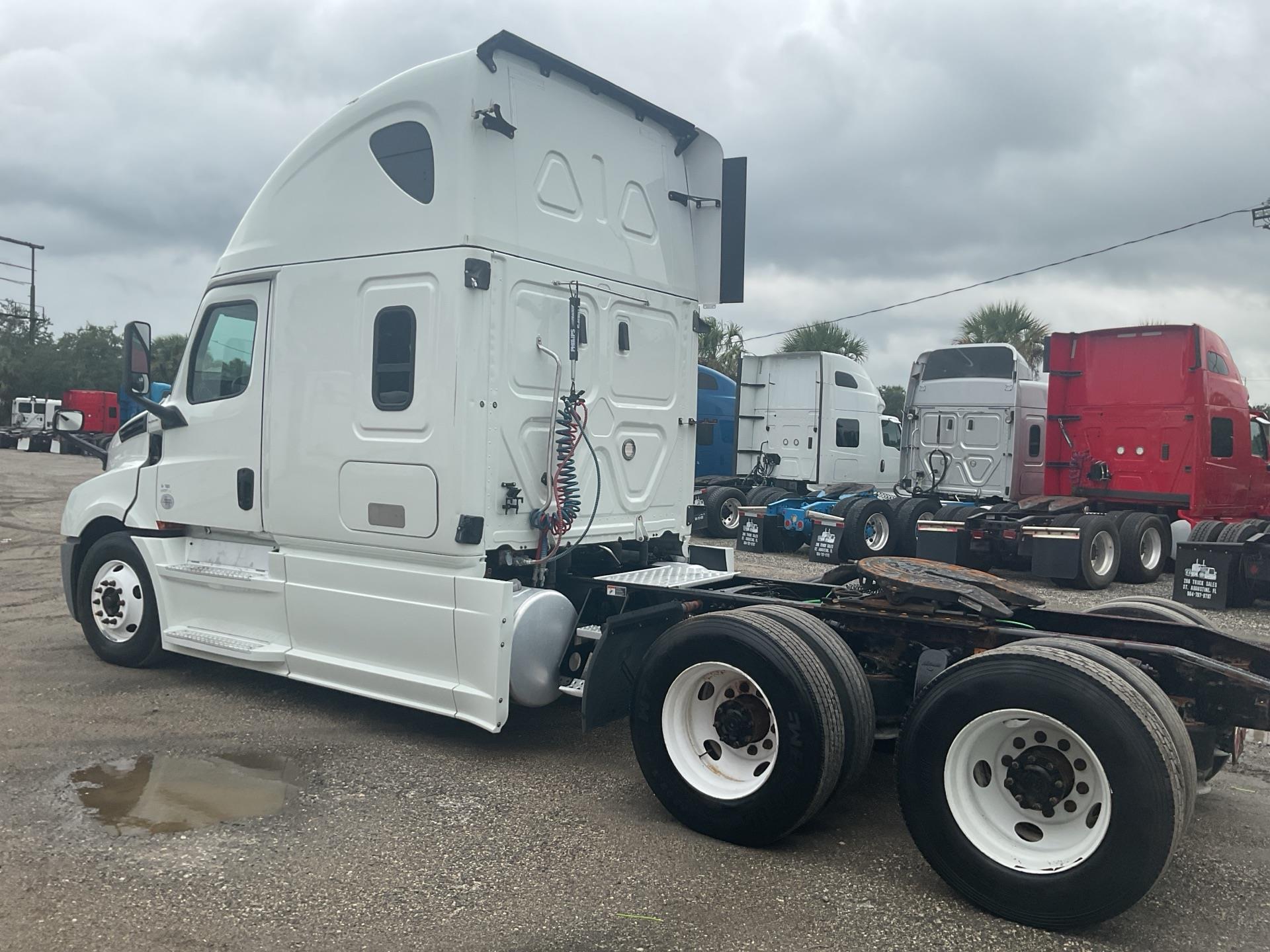 2019 Freightliner Cascadia 126