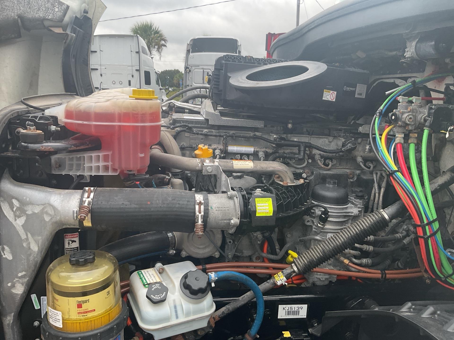 2019 Freightliner Cascadia 126