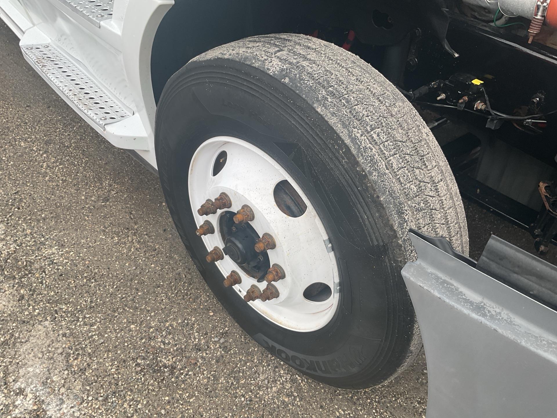 2019 Freightliner Cascadia 126
