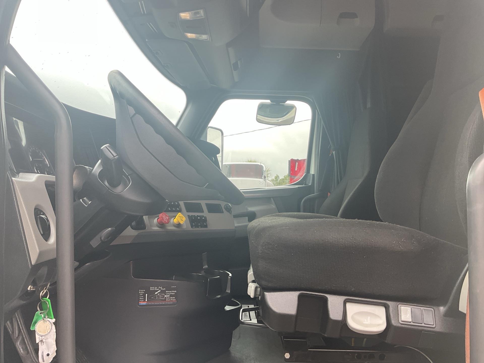2019 Freightliner Cascadia 126