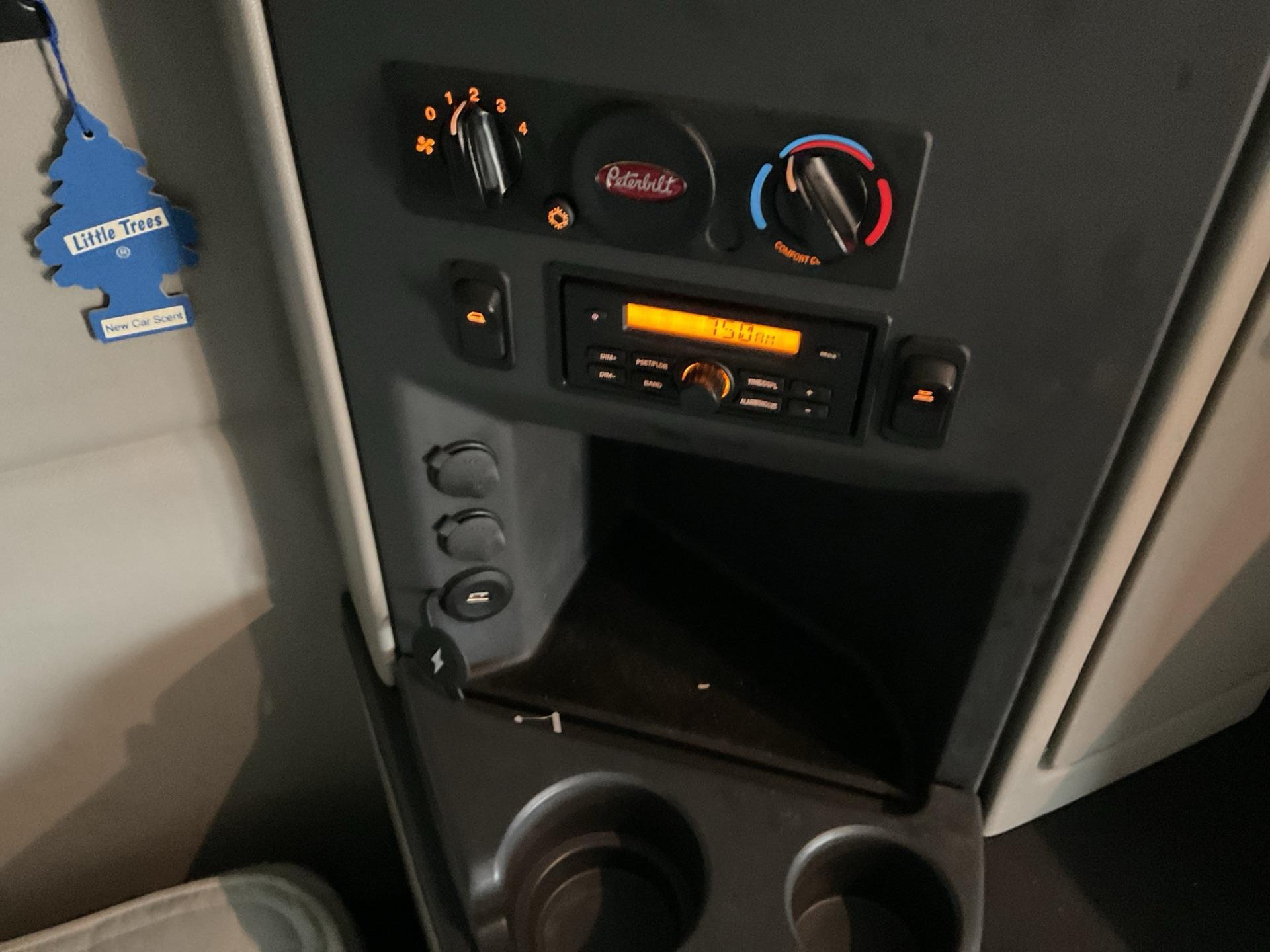 2023 Peterbilt 579