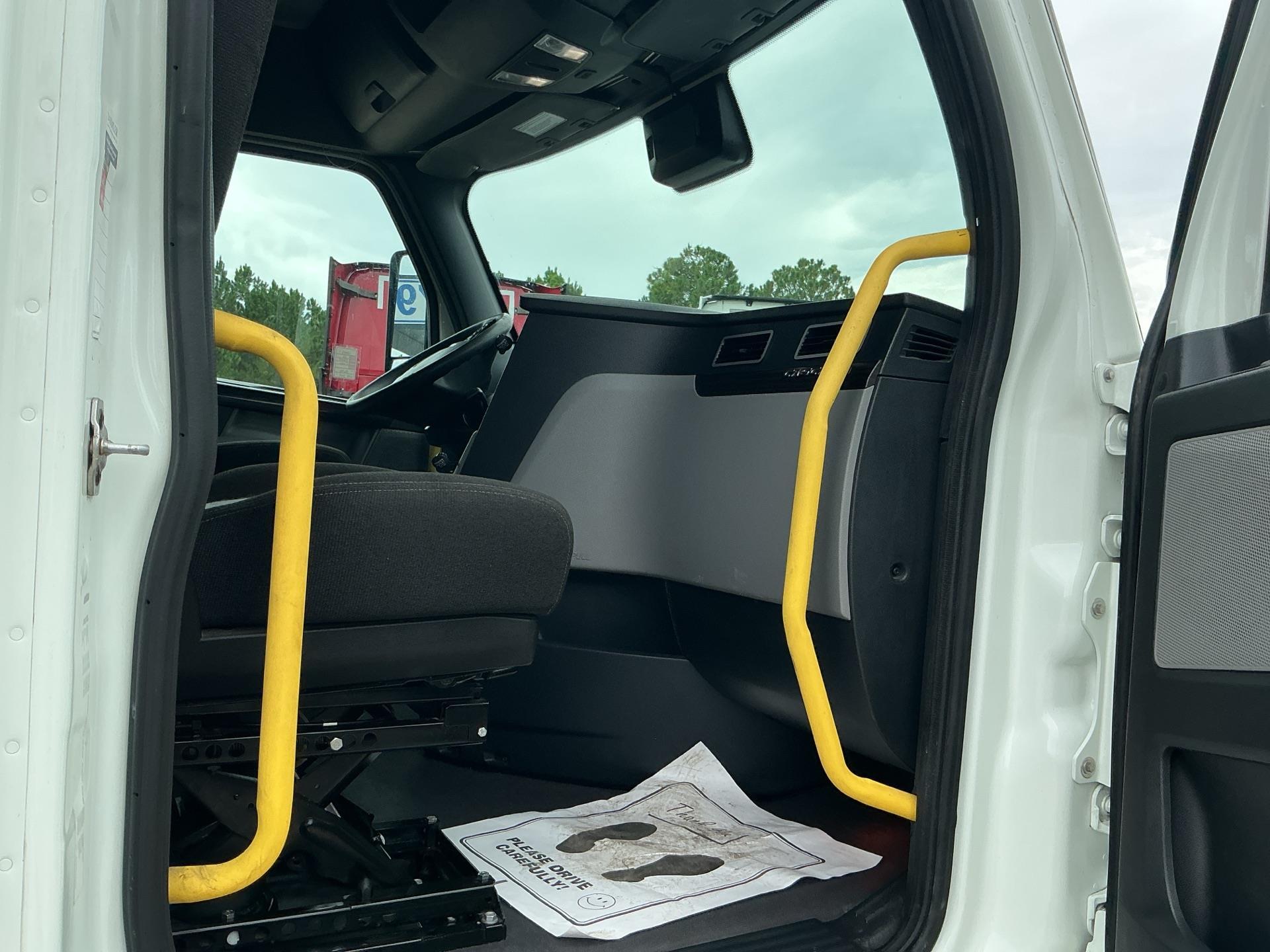2022 Freightliner Cascadia 126